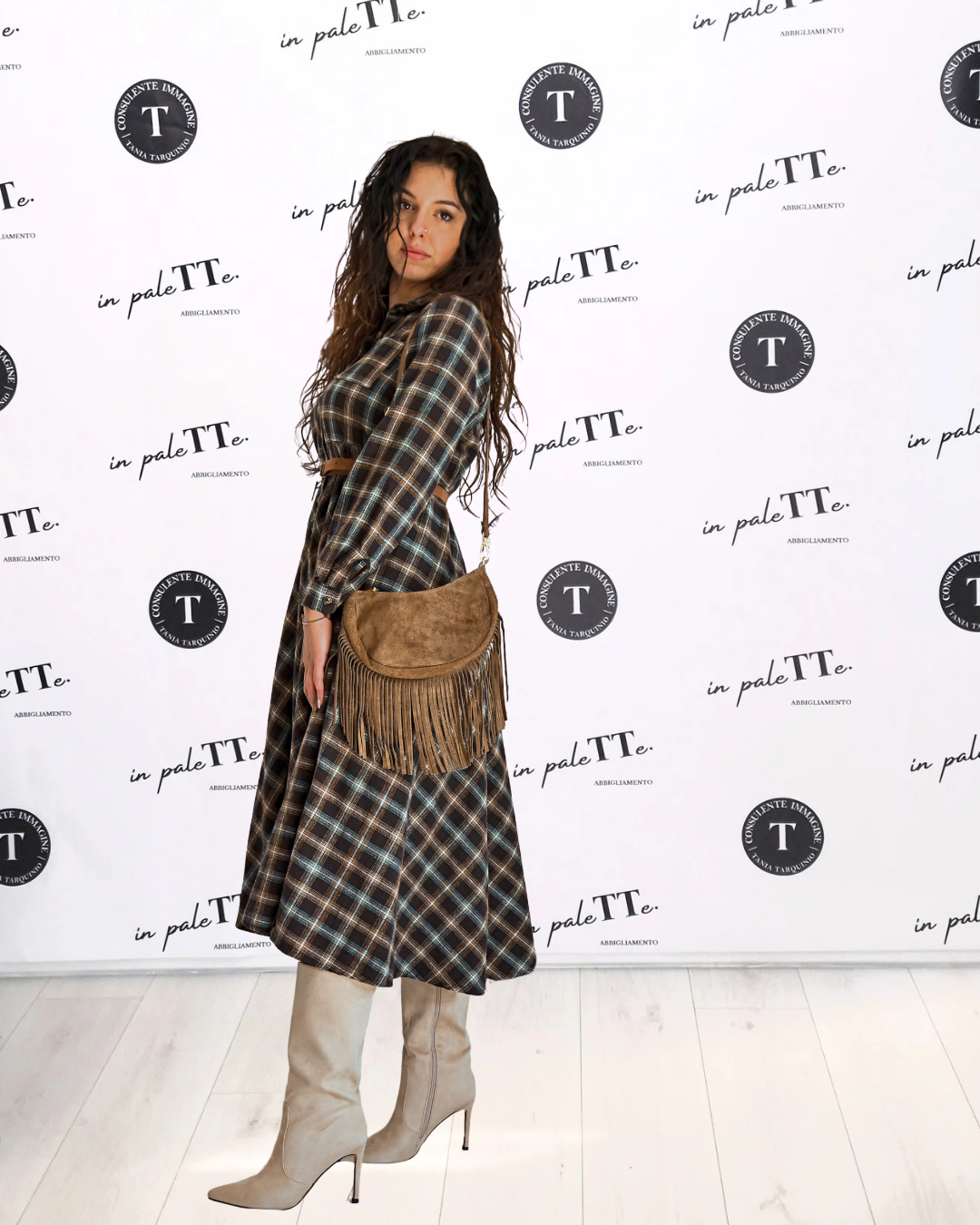 ABITO "CLARISSA" CON CINTURA in paleTTe. abbigliamento