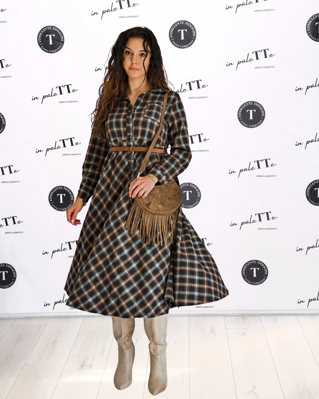 ABITO "CLARISSA" CON CINTURA in paleTTe. abbigliamento