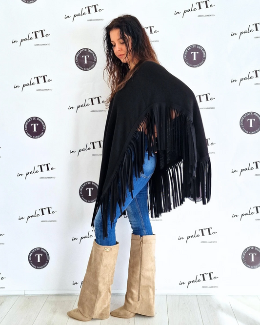 MANTELLA IN MAGLIA CON FRANGE - NERO in paleTTe. abbigliamento