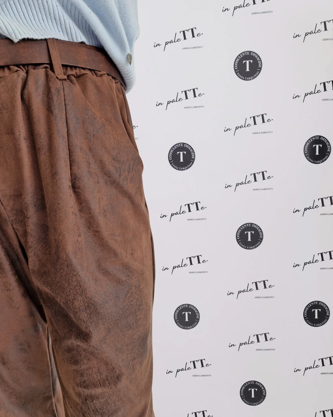 PANTALONE IN ECOPELLE EFFETTO SCAMOSCIATO in paleTTe. abbigliamento