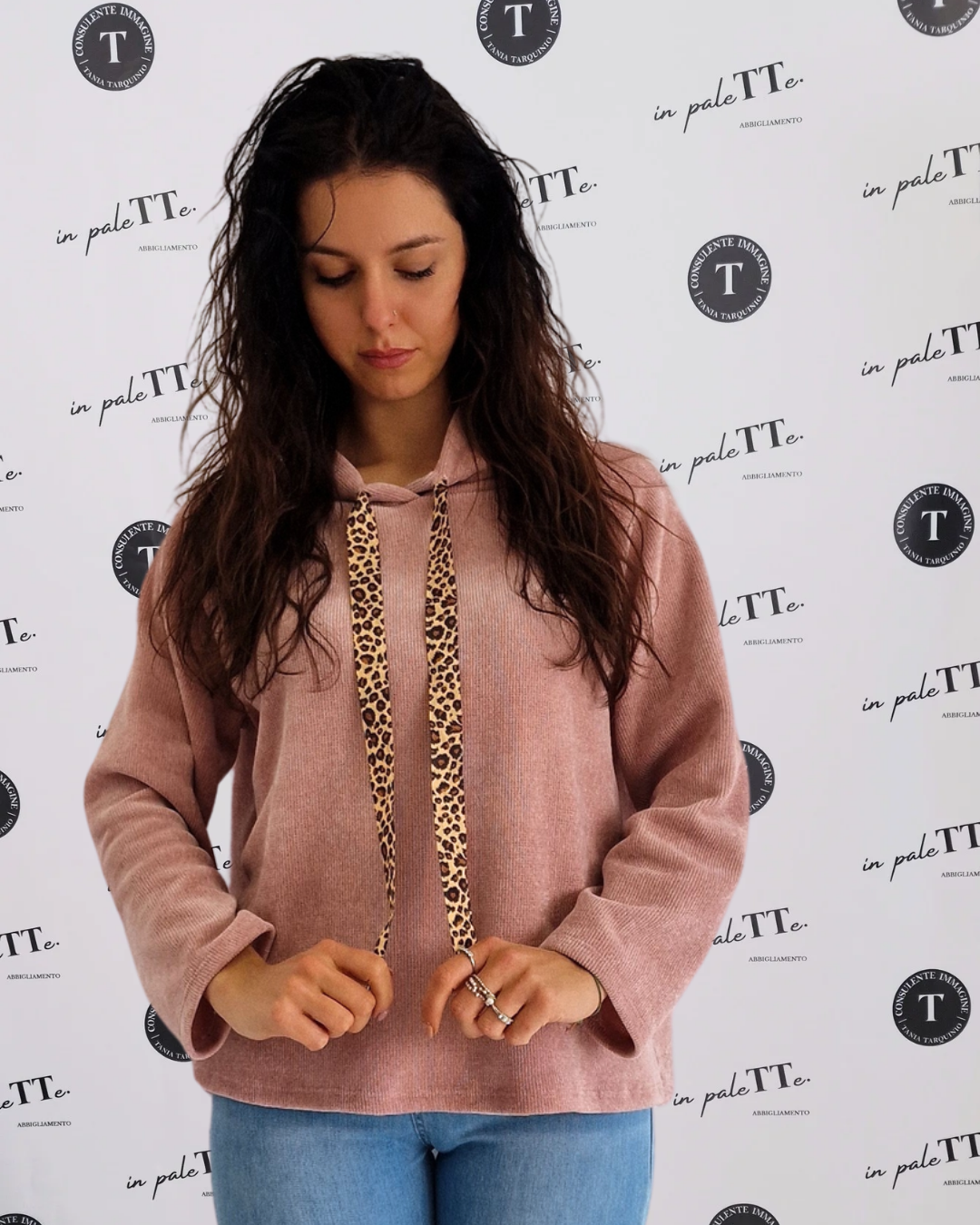 MAGLIA CON CAPPUCCIO & ANIMALIER in paleTTe. abbigliamento