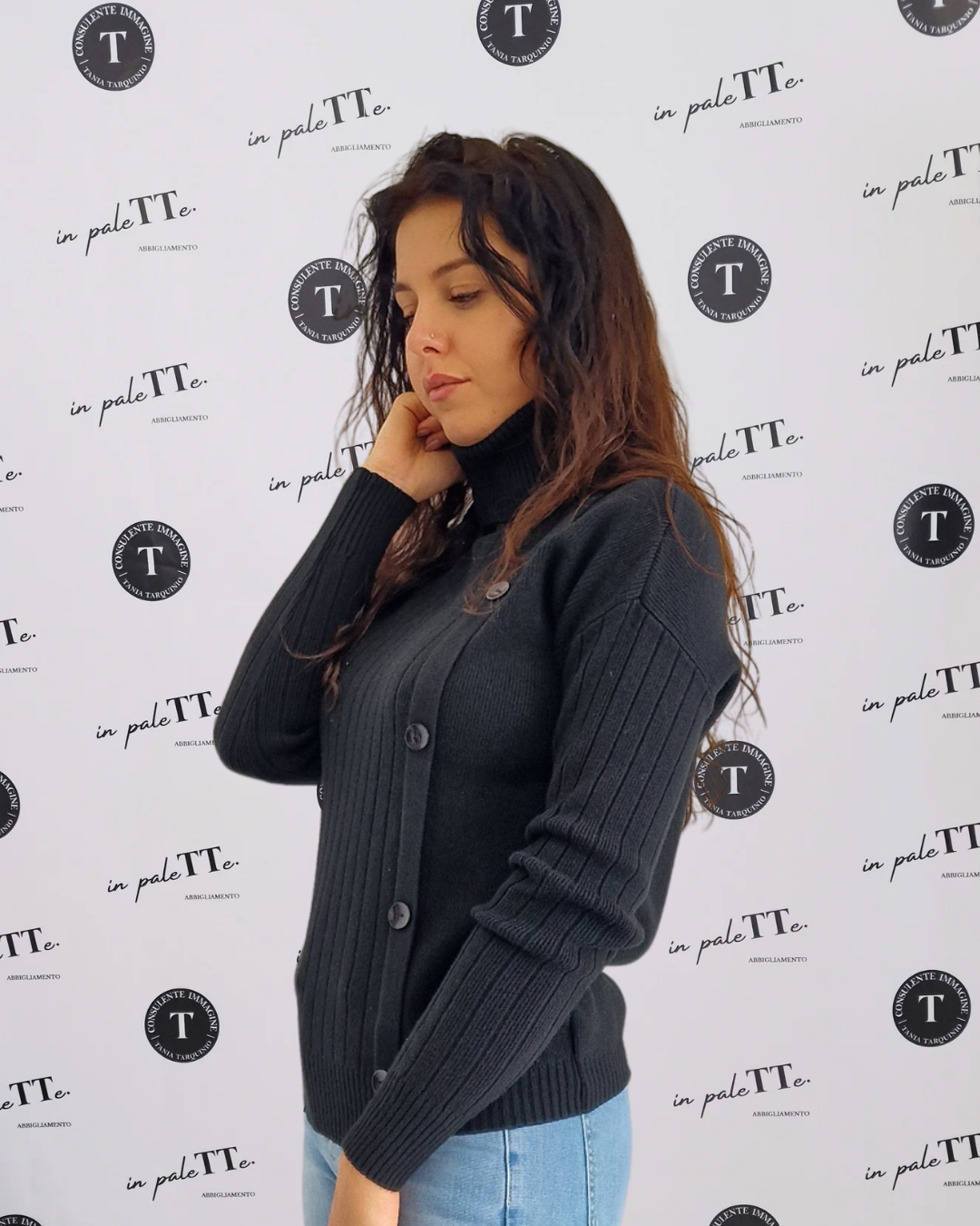 PULL COLLO ALTO "NERO" in paleTTe. abbigliamento