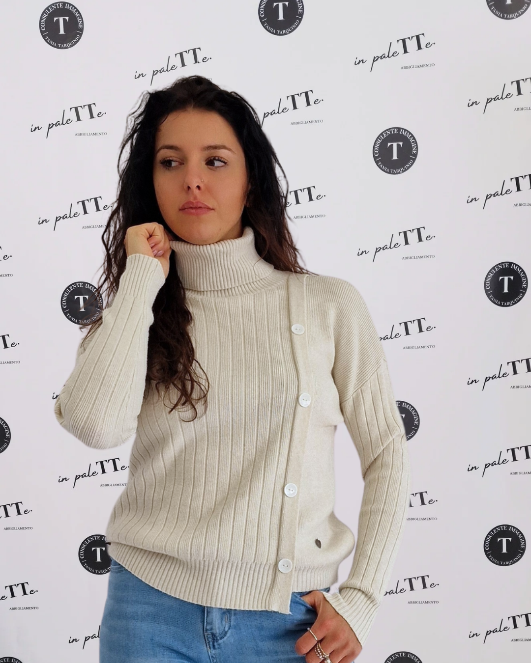 PULL COLLO ALTO in paleTTe. abbigliamento