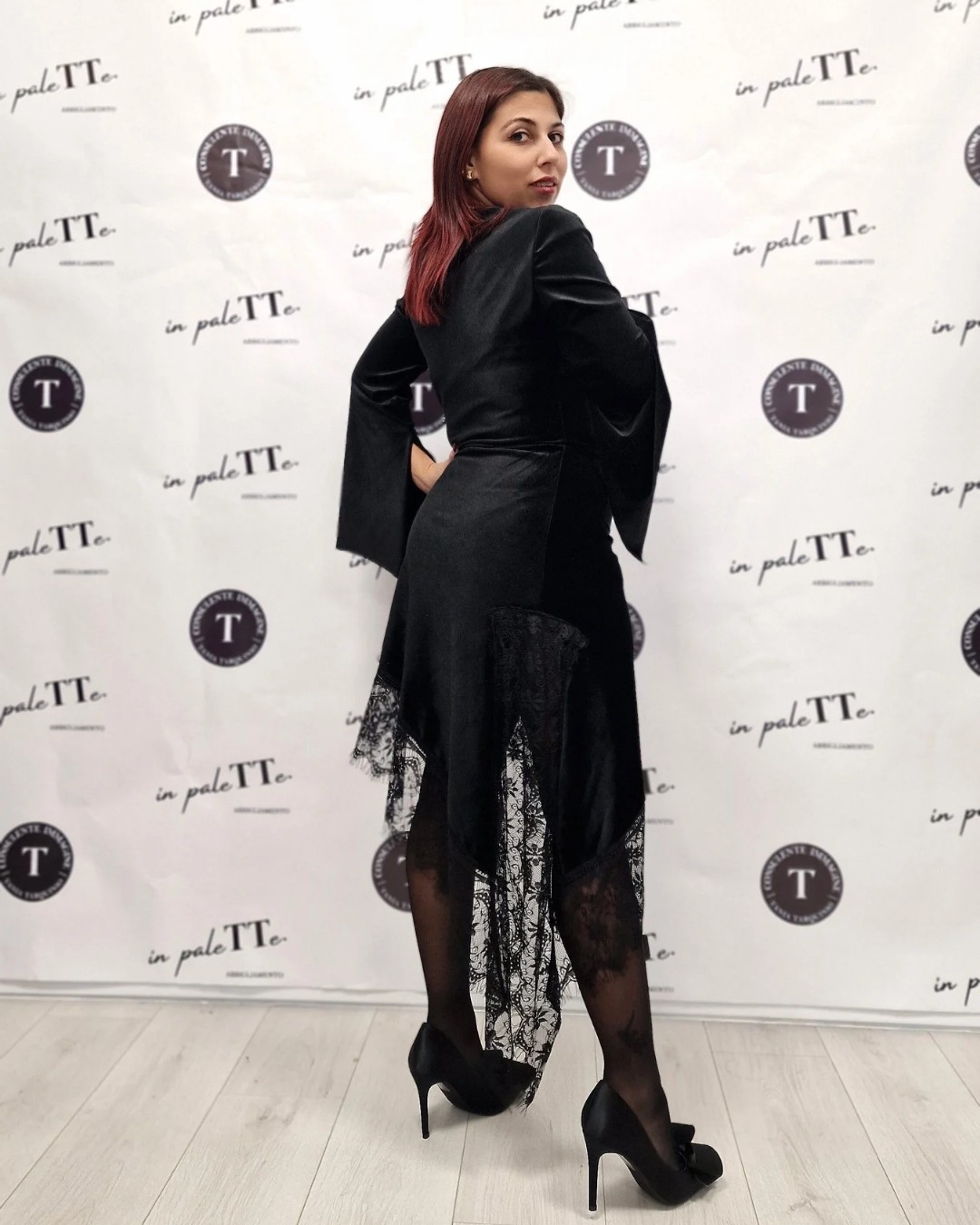 ABITO ASIMMETRICO IN VELLUTO CON PIZZO -nero in paleTTe. abbigliamento