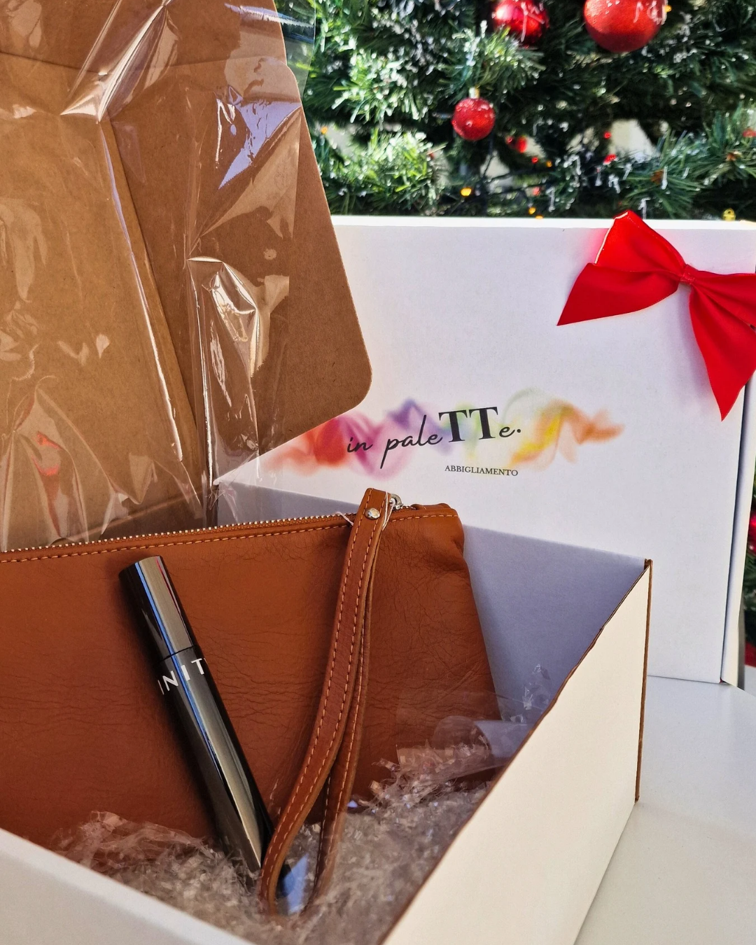 BOX REGALO - pochette & mascara in paleTTe. abbigliamento