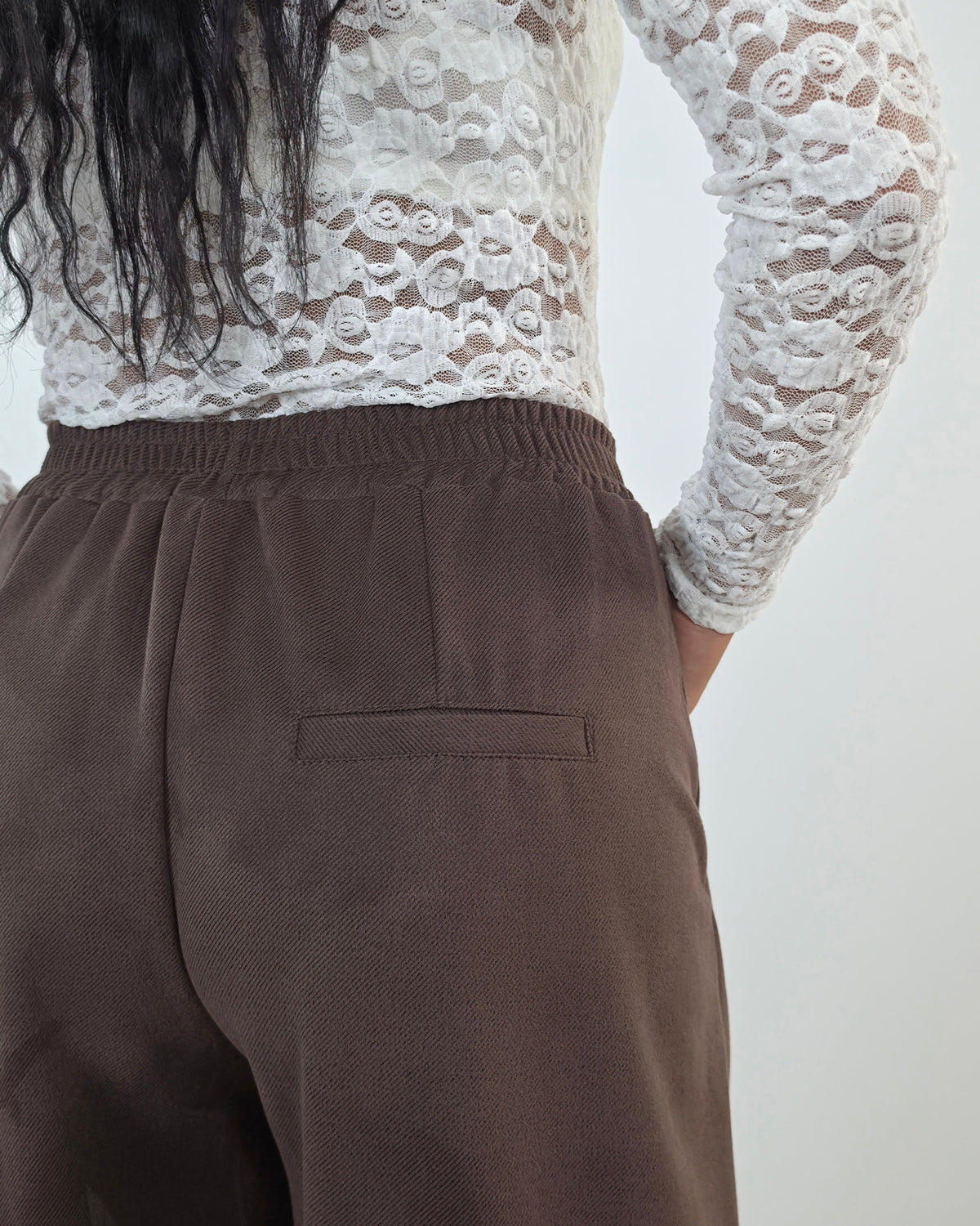 Pantaloni  Effetto Scamosciato con Elastico in Vita- marrone in paleTTe. abbigliamento