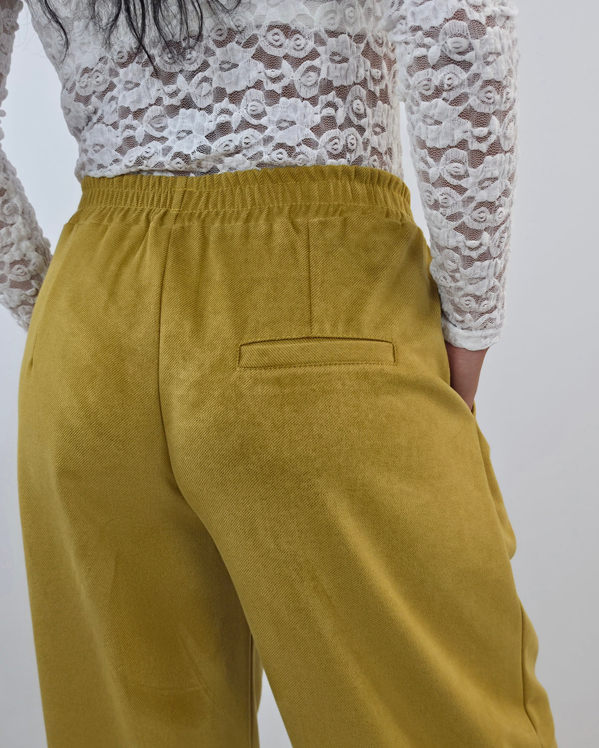 Pantaloni Effetto Scamosciato con Elastico in Vita- giallo senape in paleTTe. abbigliamento