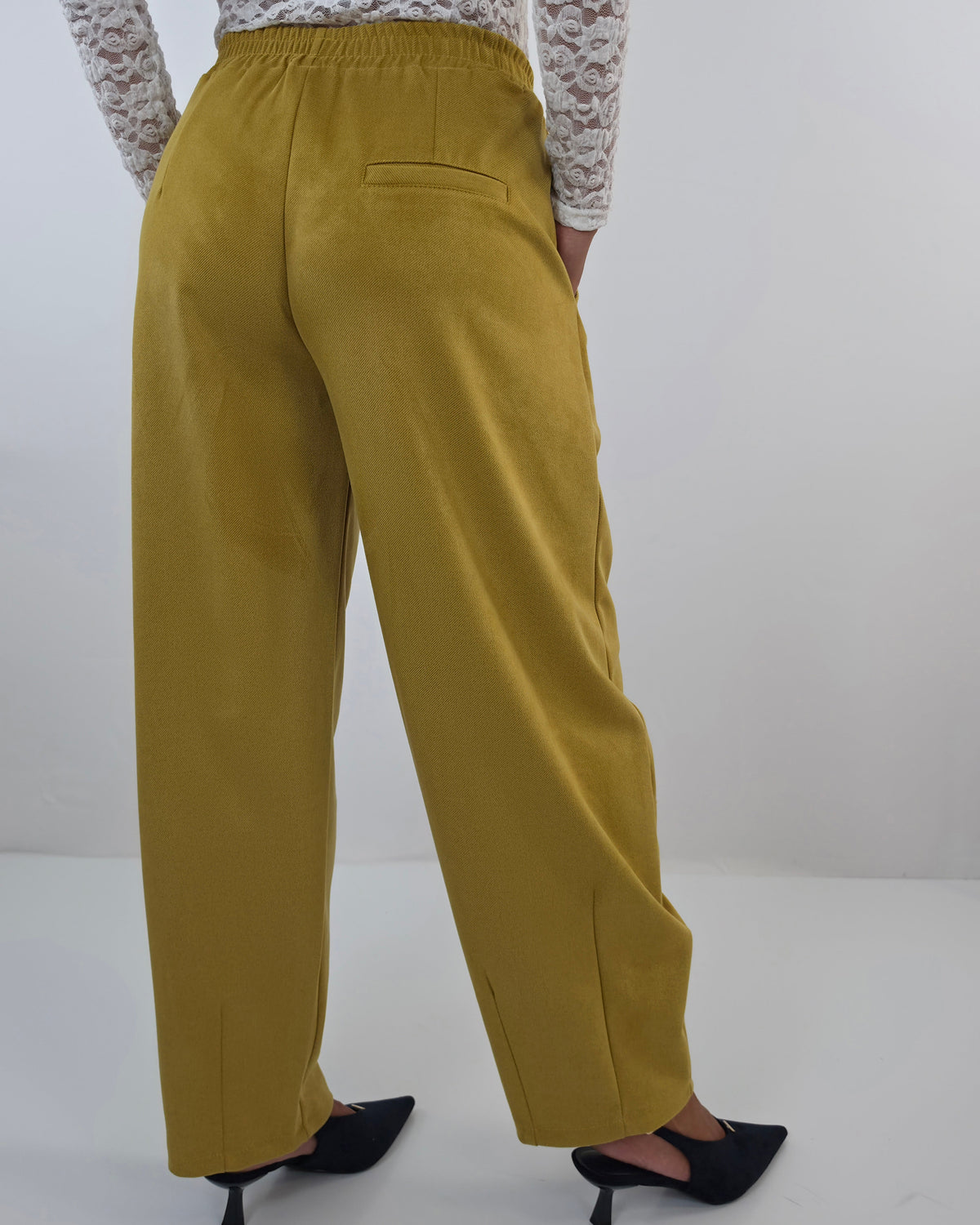 Pantaloni Effetto Scamosciato con Elastico in Vita- giallo senape in paleTTe. abbigliamento