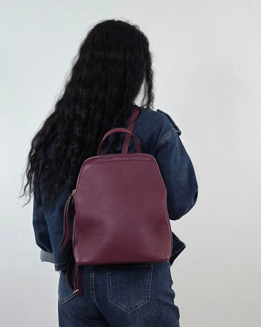 Zaino in Vera Pelle Martellata Bordeaux |  Doppia Tasca con Zip in paleTTe. abbigliamento