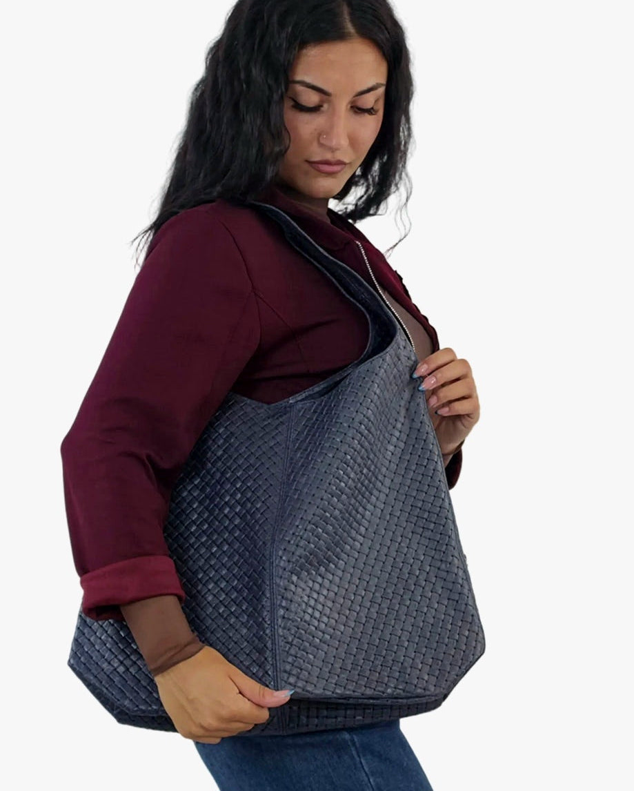 Borsa a Spalla Intrecciata Blu Navy | Vera Pelle in paleTTe. abbigliamento