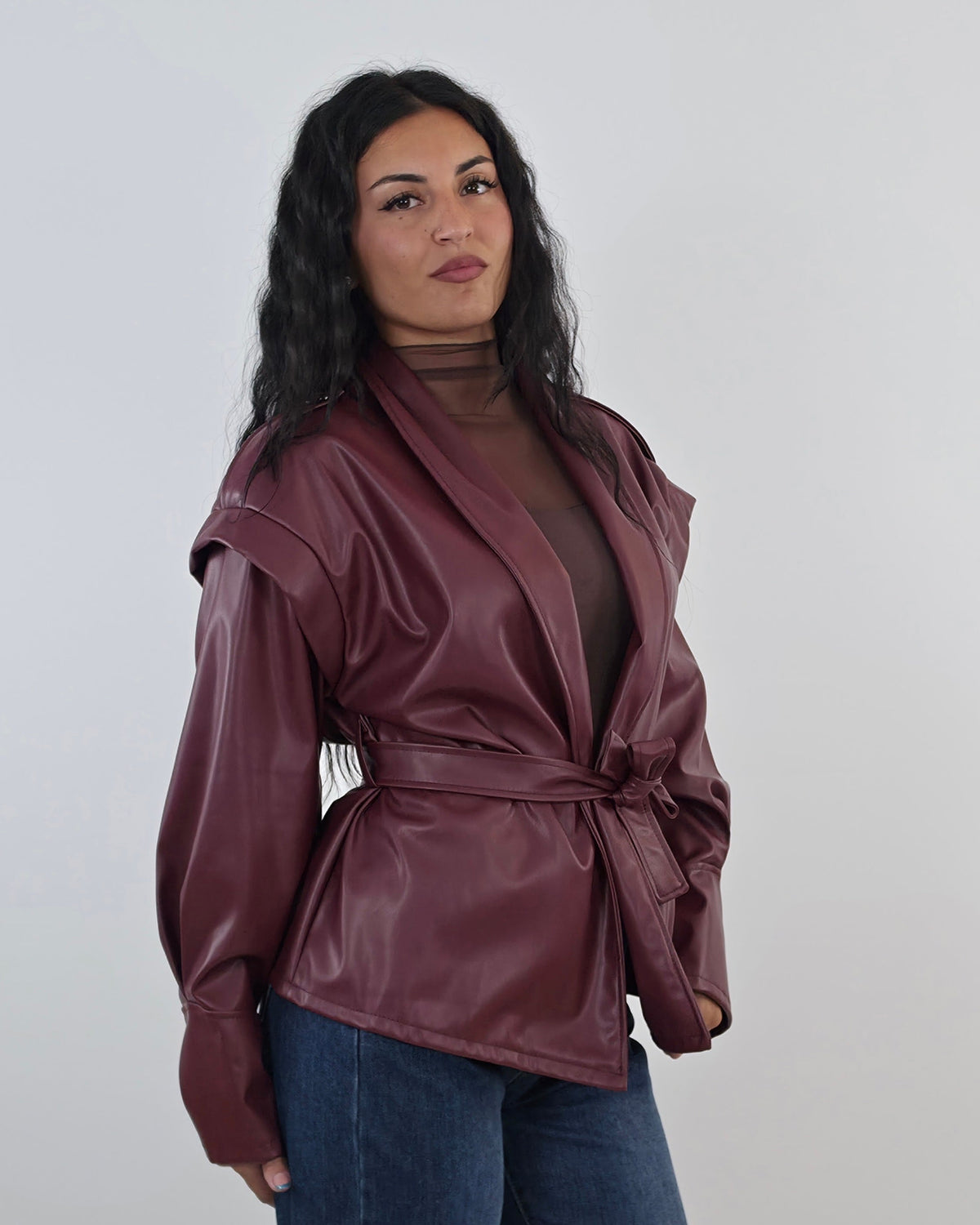 Giacca in ecopelle con cintura| Capospalla Donna bordeaux in paleTTe. abbigliamento