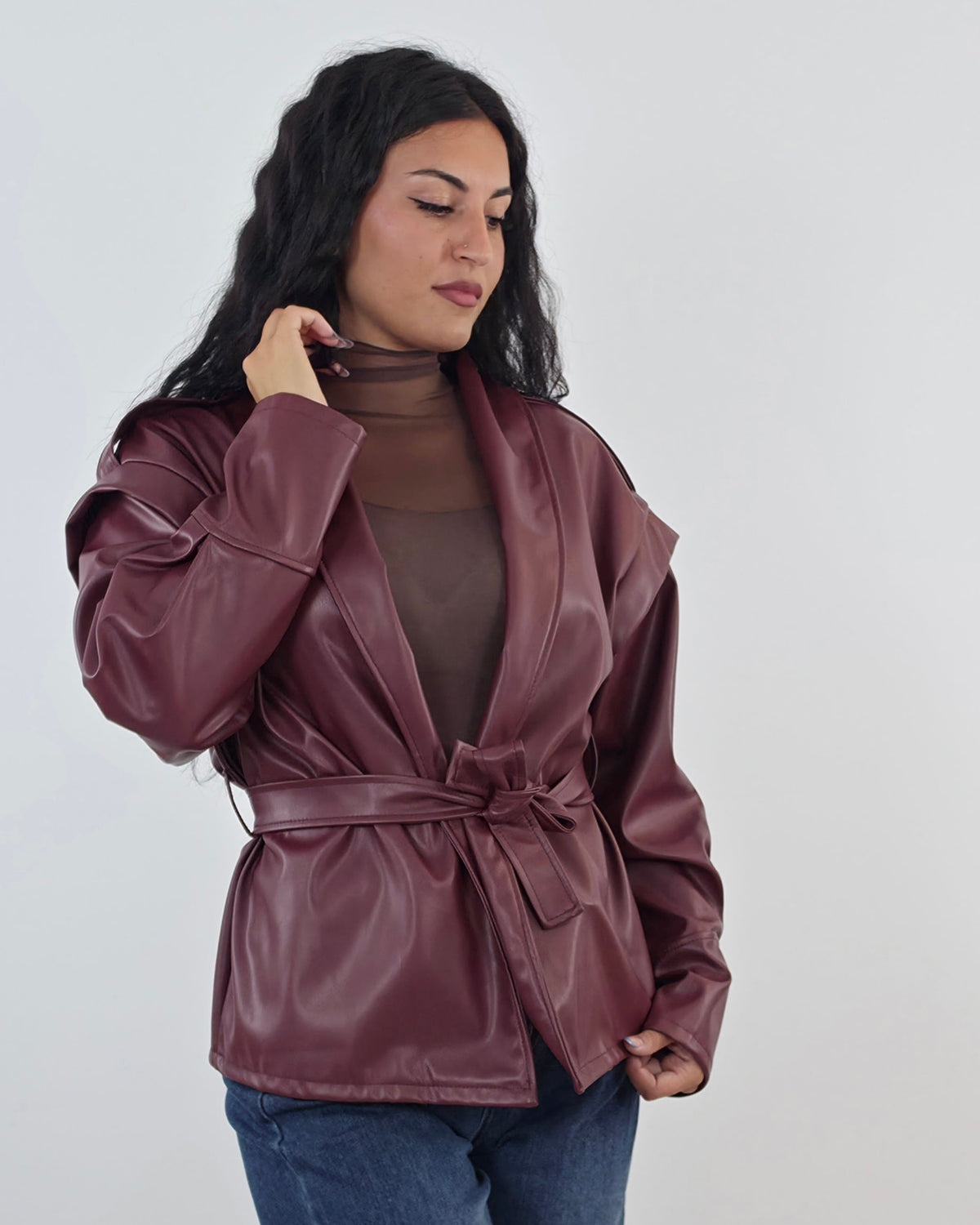 Giacca in ecopelle con cintura| Capospalla Donna bordeaux in paleTTe. abbigliamento