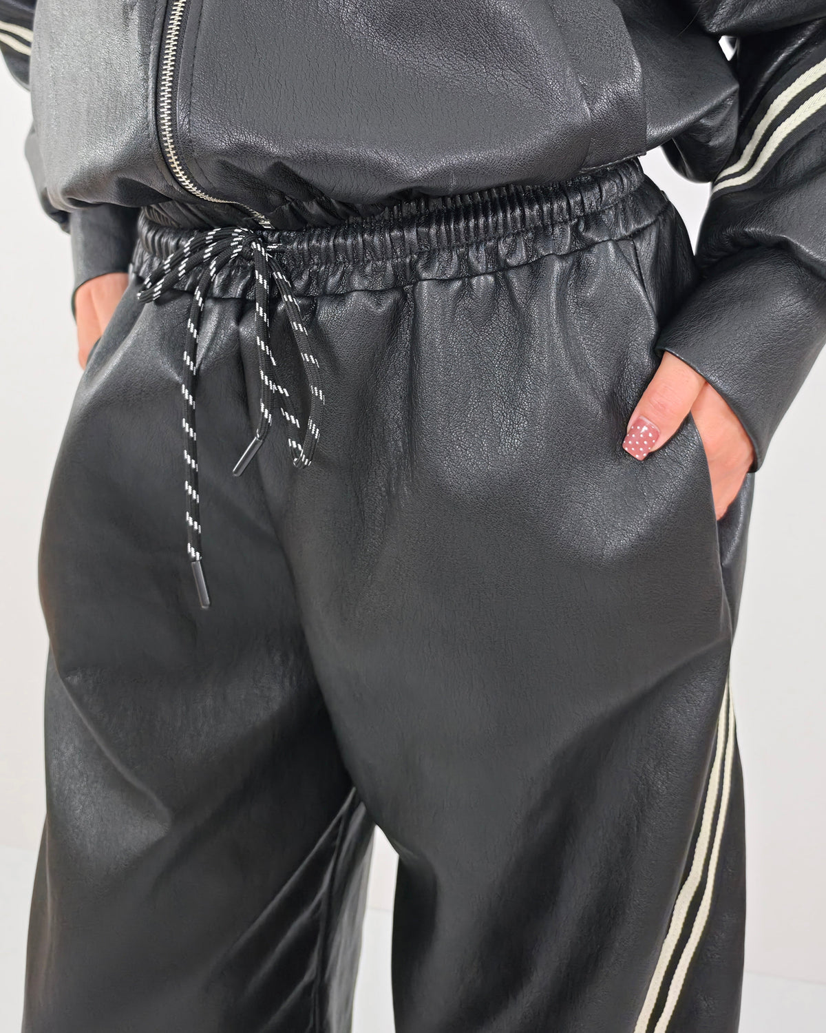 Pantalone ecopelle in paleTTe. abbigliamento