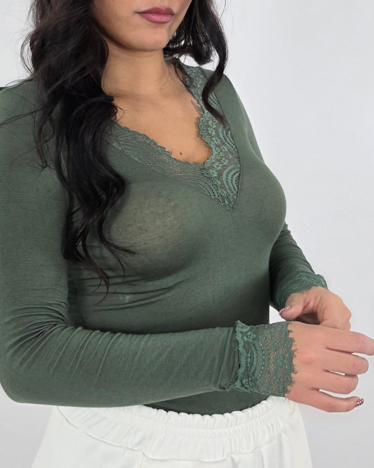 Maglia misto cashmere in paleTTe. abbigliamento