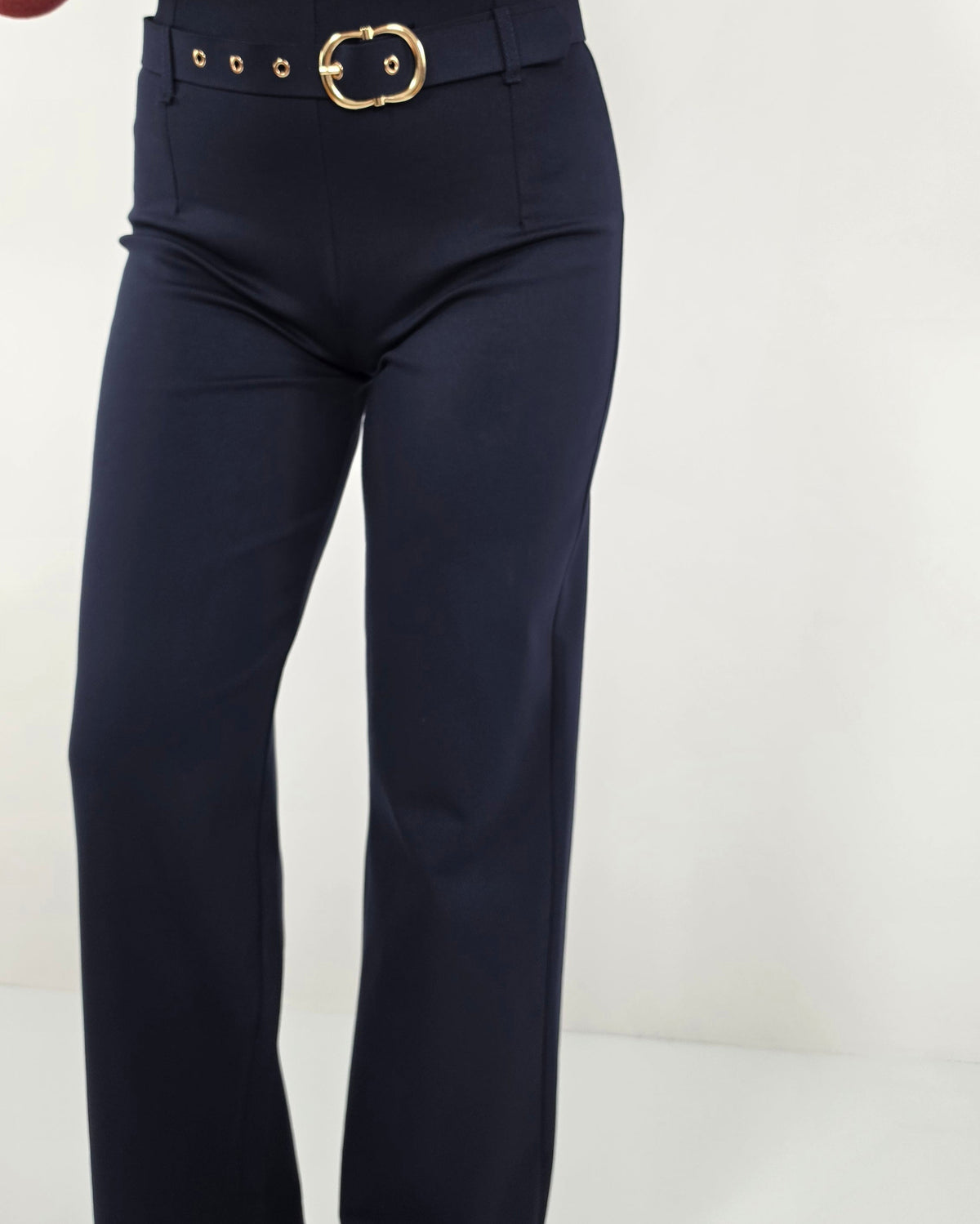 Pamtalone blu in paleTTe. abbigliamento