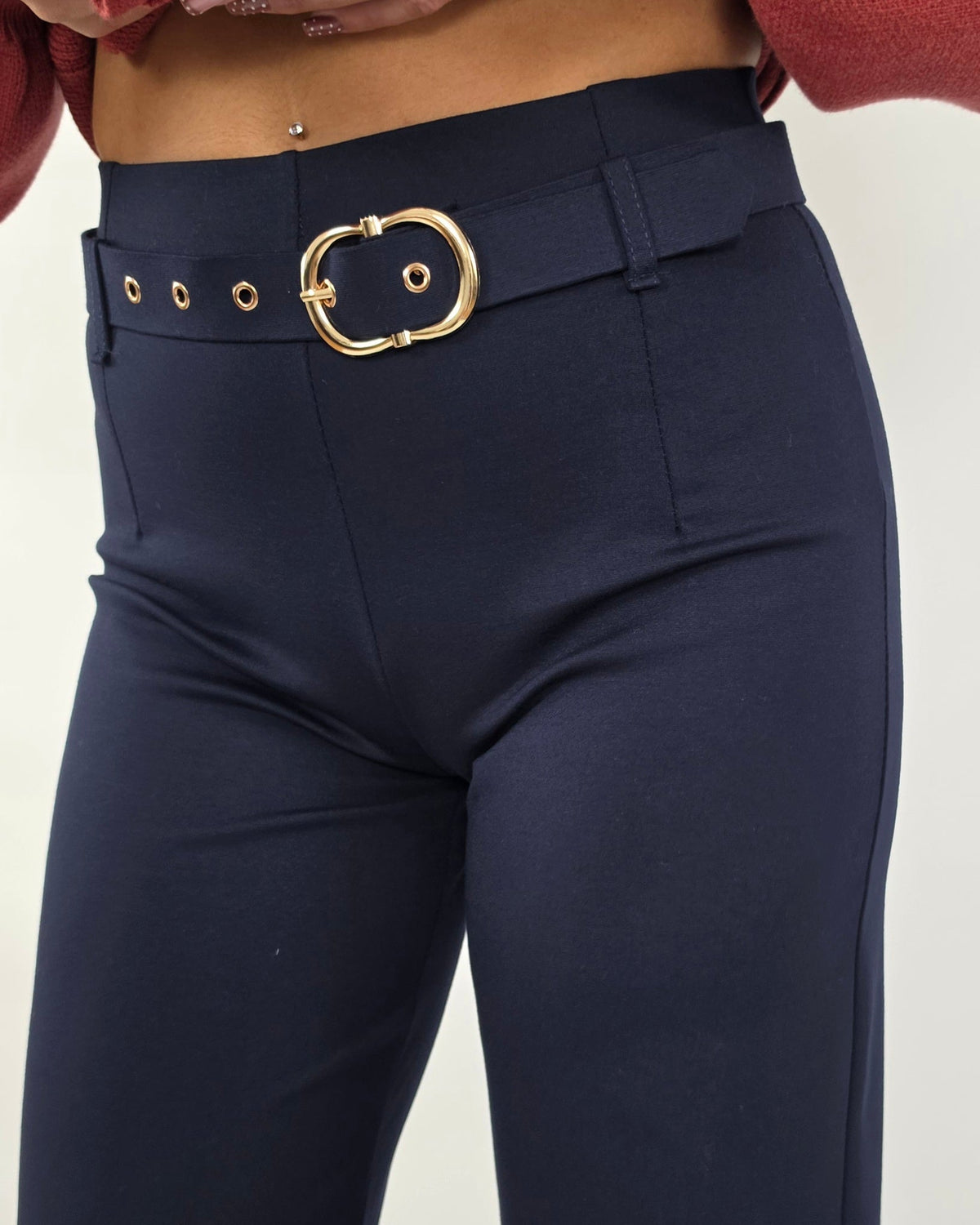 Pamtalone blu in paleTTe. abbigliamento