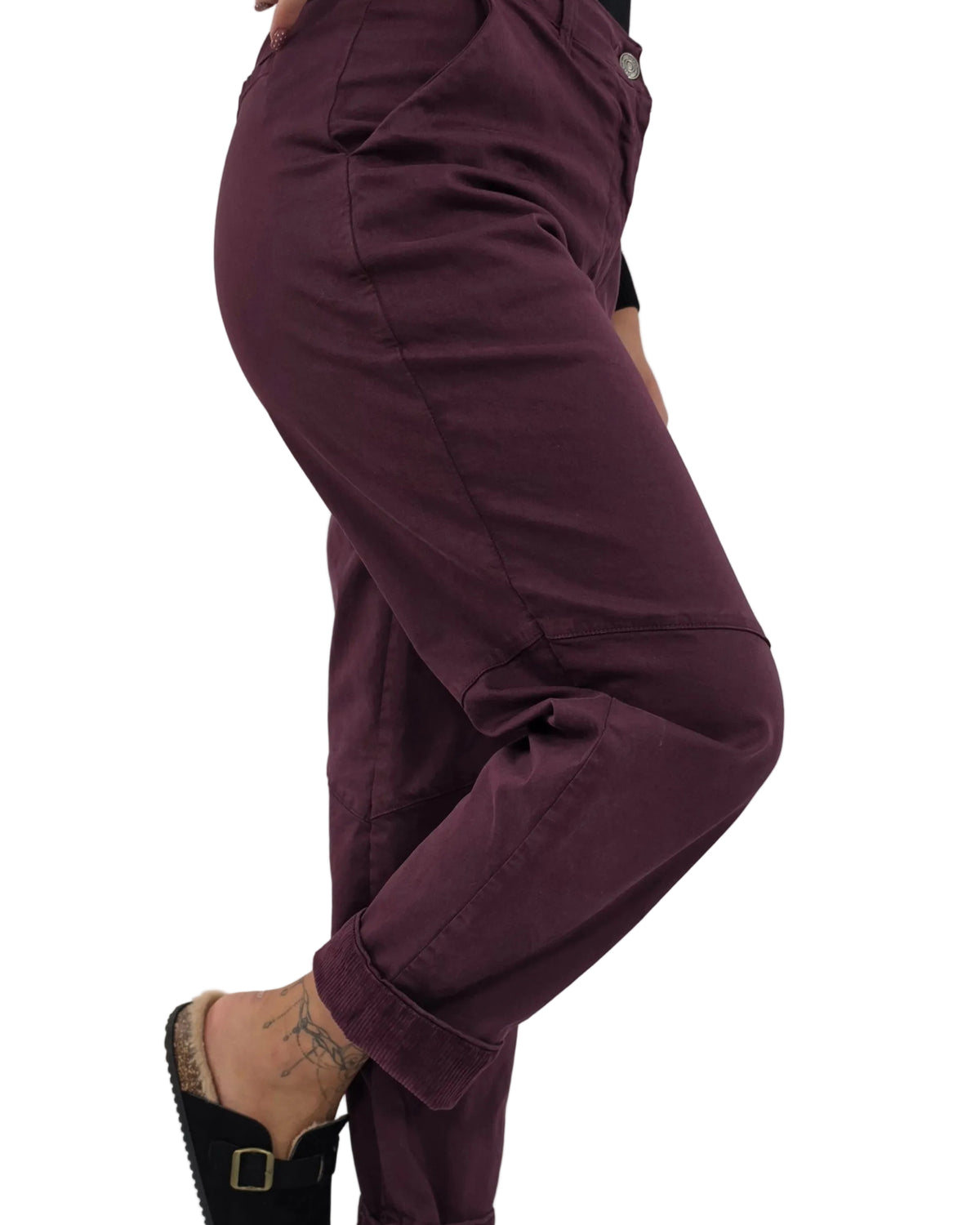 Pantalone con Risvolto alla Caviglia in Velluto a Costine - bordeaux in paleTTe. abbigliamento