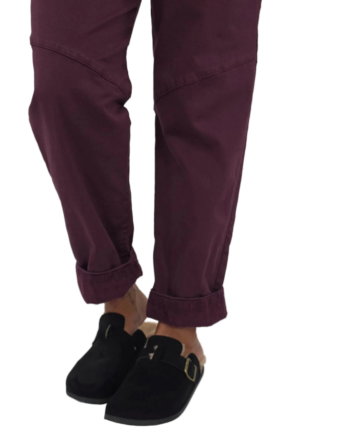 Pantalone con Risvolto alla Caviglia in Velluto a Costine - bordeaux in paleTTe. abbigliamento