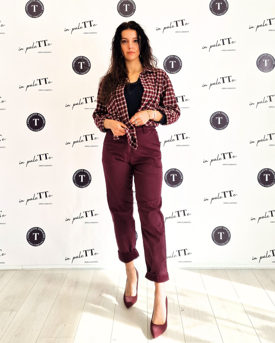 PANTALONE CON RISVOLTO IN VELLUTO in paleTTe. abbigliamento