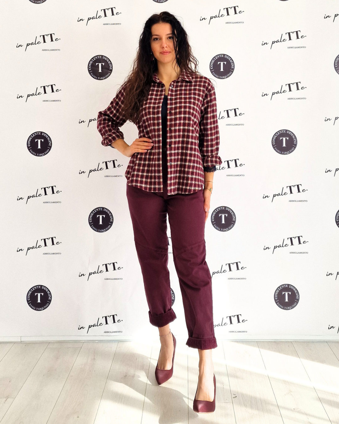 PANTALONE CON RISVOLTO IN VELLUTO in paleTTe. abbigliamento