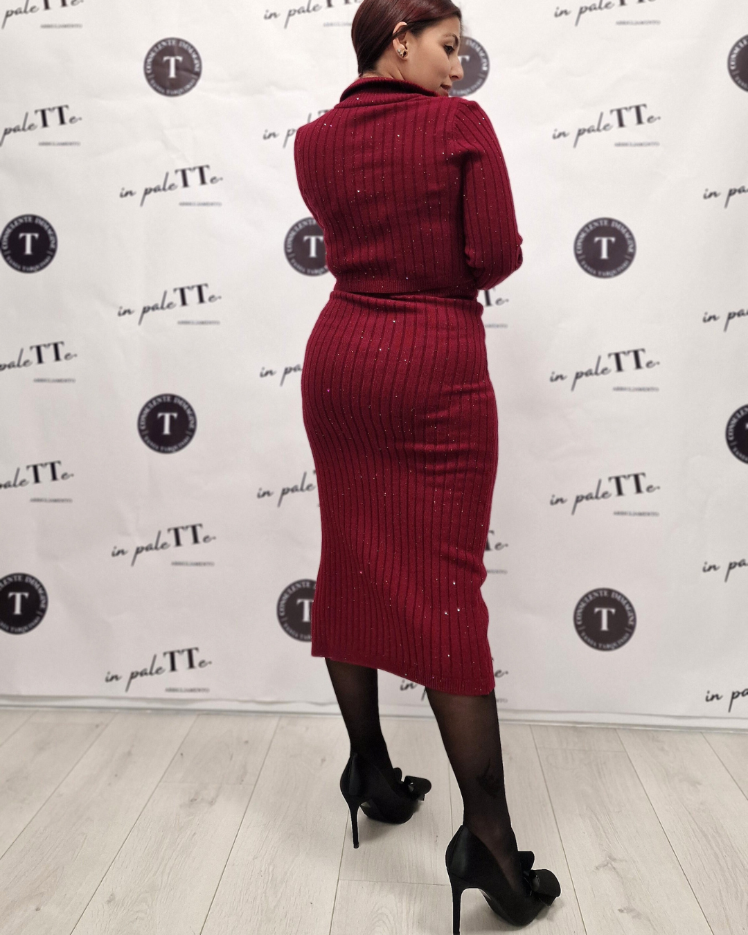 SET COMPLETO GONNA E FELPA CON BRILLANTINI in paleTTe. abbigliamento