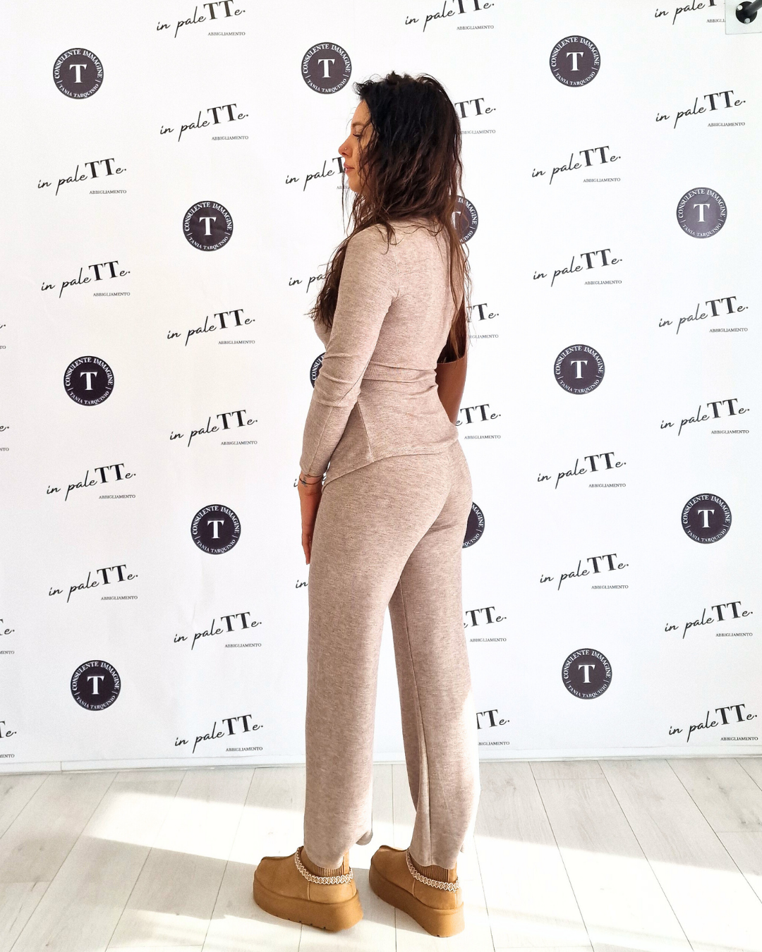 SET CORDINATO CON FIBBIA - FANGO in paleTTe. abbigliamento