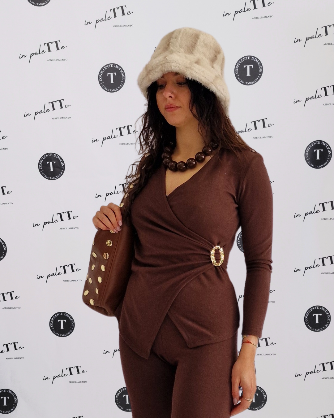 SET CORDINATO CON FIBBIA - MARRONE in paleTTe. abbigliamento