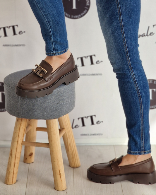 MOCASSINO MARRONE in paleTTe. abbigliamento