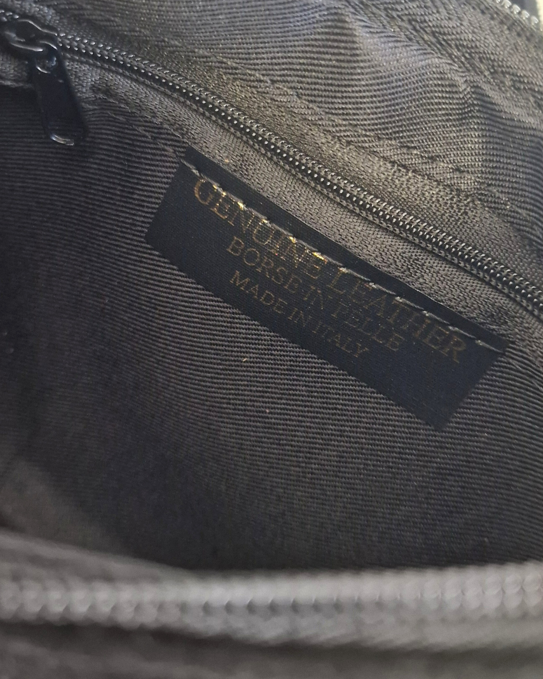 BORSA MEZZALUNA CON FRANGE - IN PELLE SCAMOSCIATA "nera" in paleTTe. abbigliamento