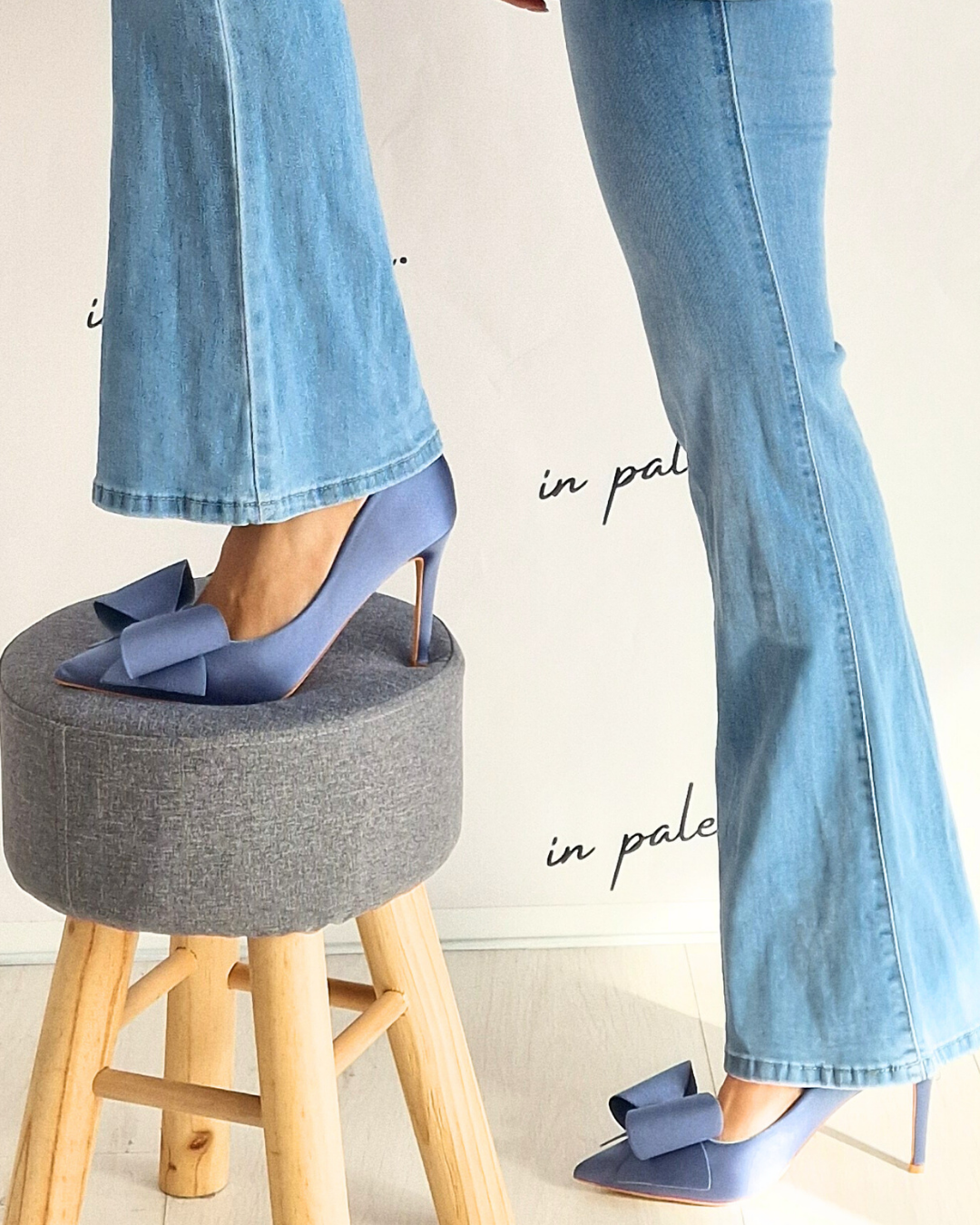 DÉCOLLETÉ IN RASO CON FIOCCO - AZZURRO in paleTTe. abbigliamento