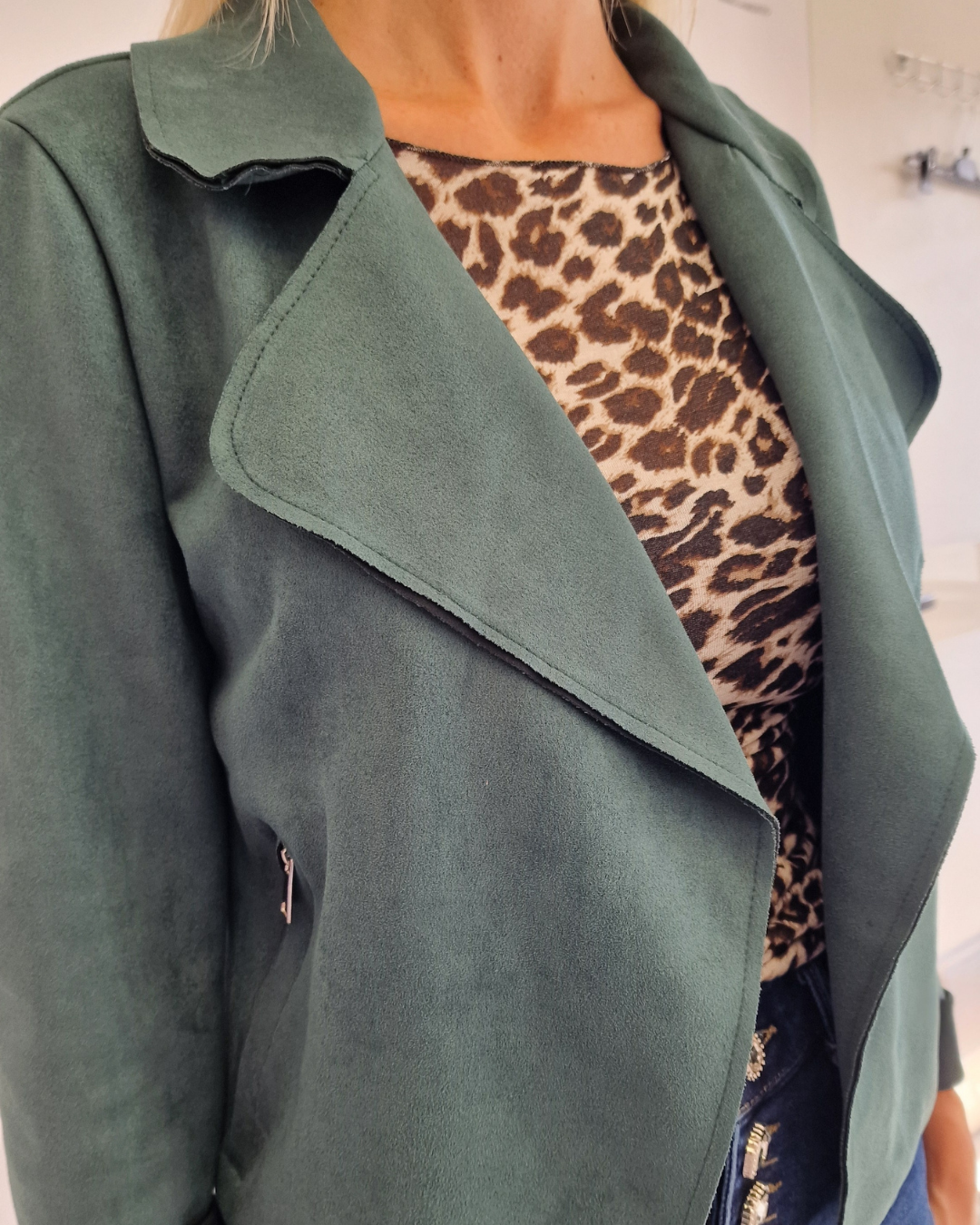 GIACCA IN CAMOSCIO VERDE in paleTTe. abbigliamento