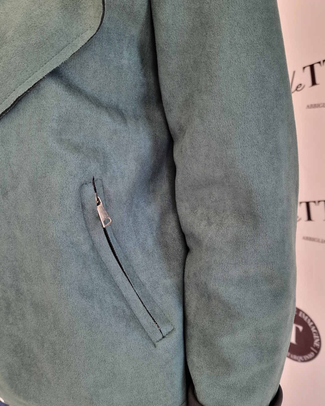 GIACCA IN CAMOSCIO VERDE in paleTTe. abbigliamento