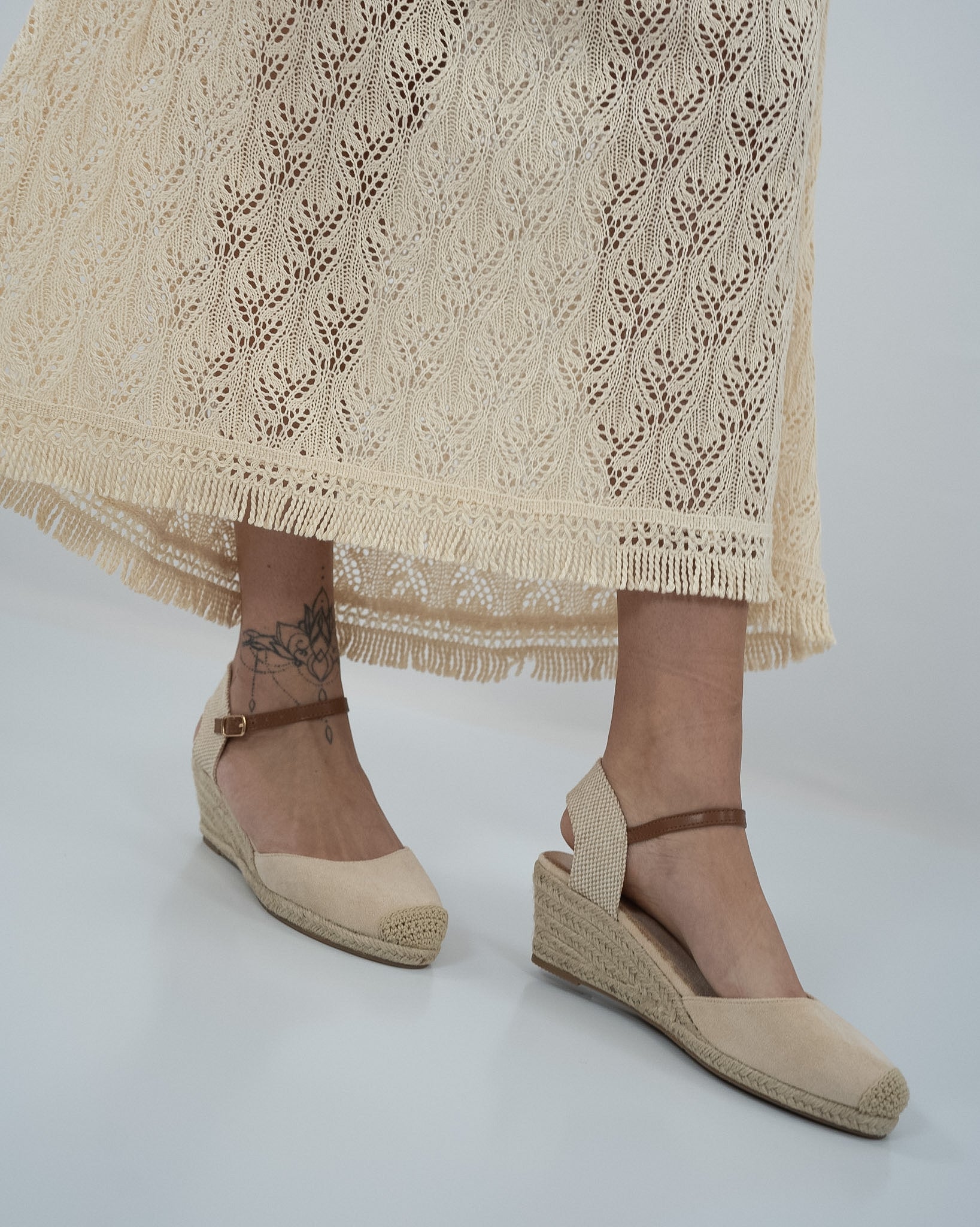 ESPADRILLAS CON ZEPPA IN CORDA e CINTURINO in paleTTe. abbigliamento