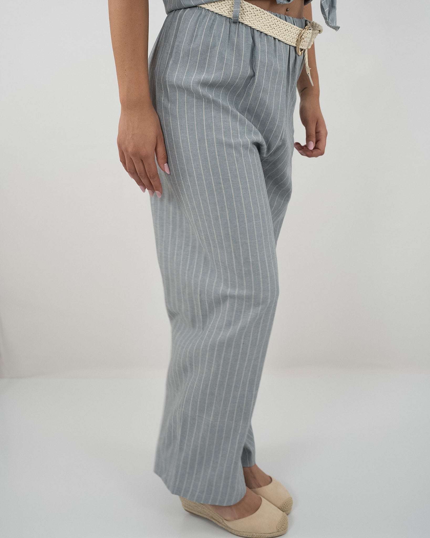 Pantalone set grigio in paleTTe. abbigliamento