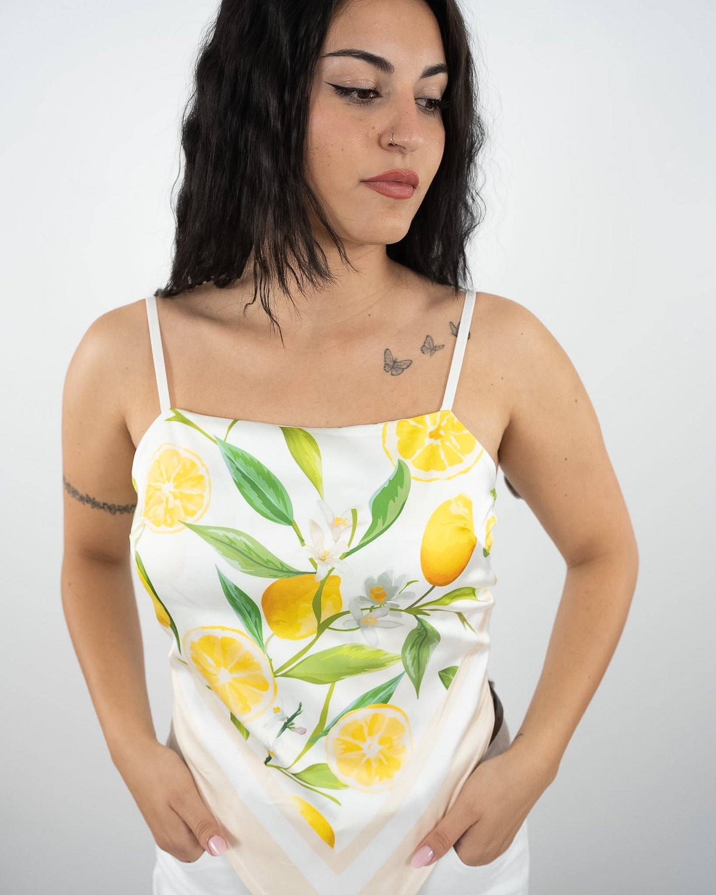 Top foulard lemon in paleTTe. abbigliamento