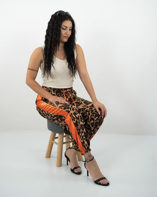 Pantalone maculato arancio in paleTTe. abbigliamento