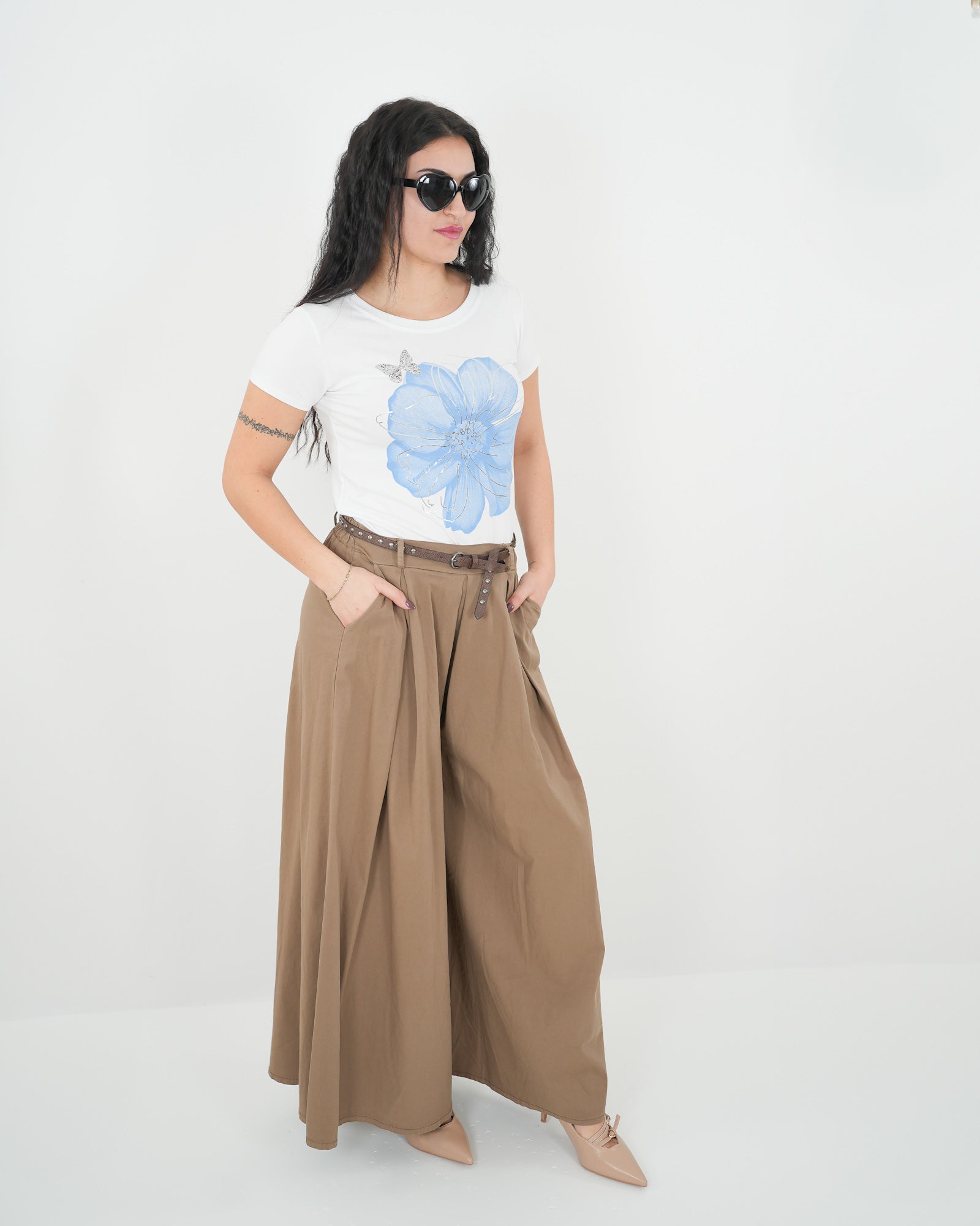 T-SHIRT FLOWER BLU in paleTTe. abbigliamento