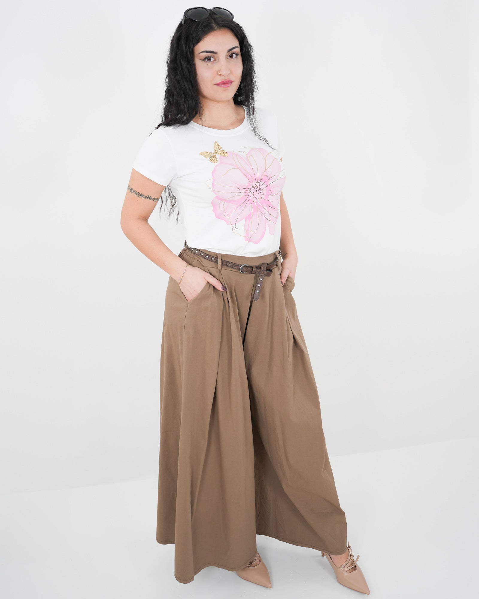T-SHIRT FLOWER ROSA in paleTTe. abbigliamento