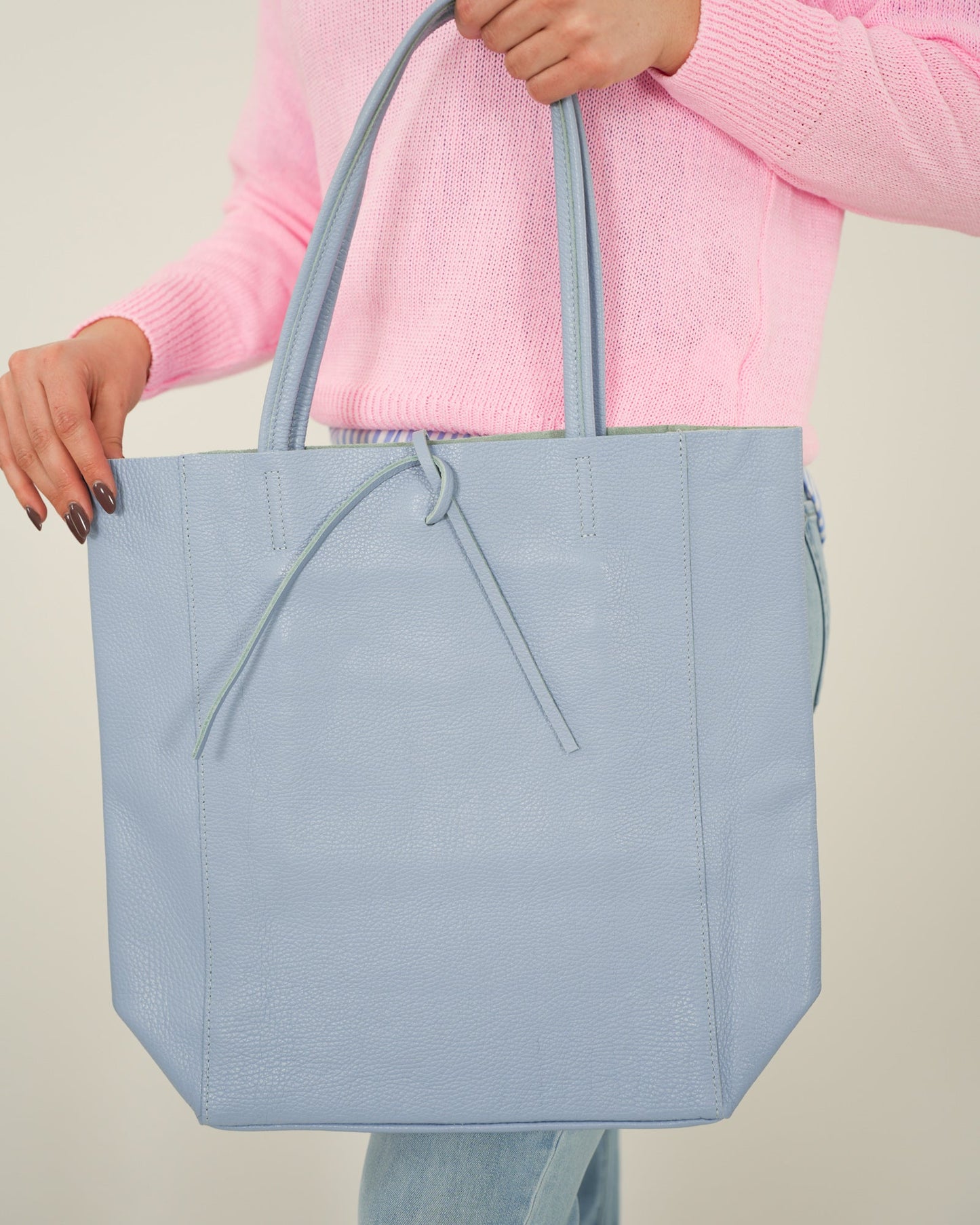 BORSA SHOPPER VERA PELLE AZZURRA in paleTTe. abbigliamento