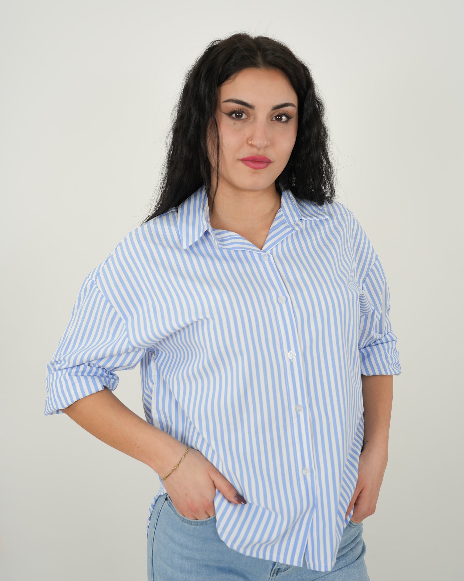 CAMICIA ASIMMETRICA A RIGHE "Daria" AZZURRA in paleTTe. abbigliamento