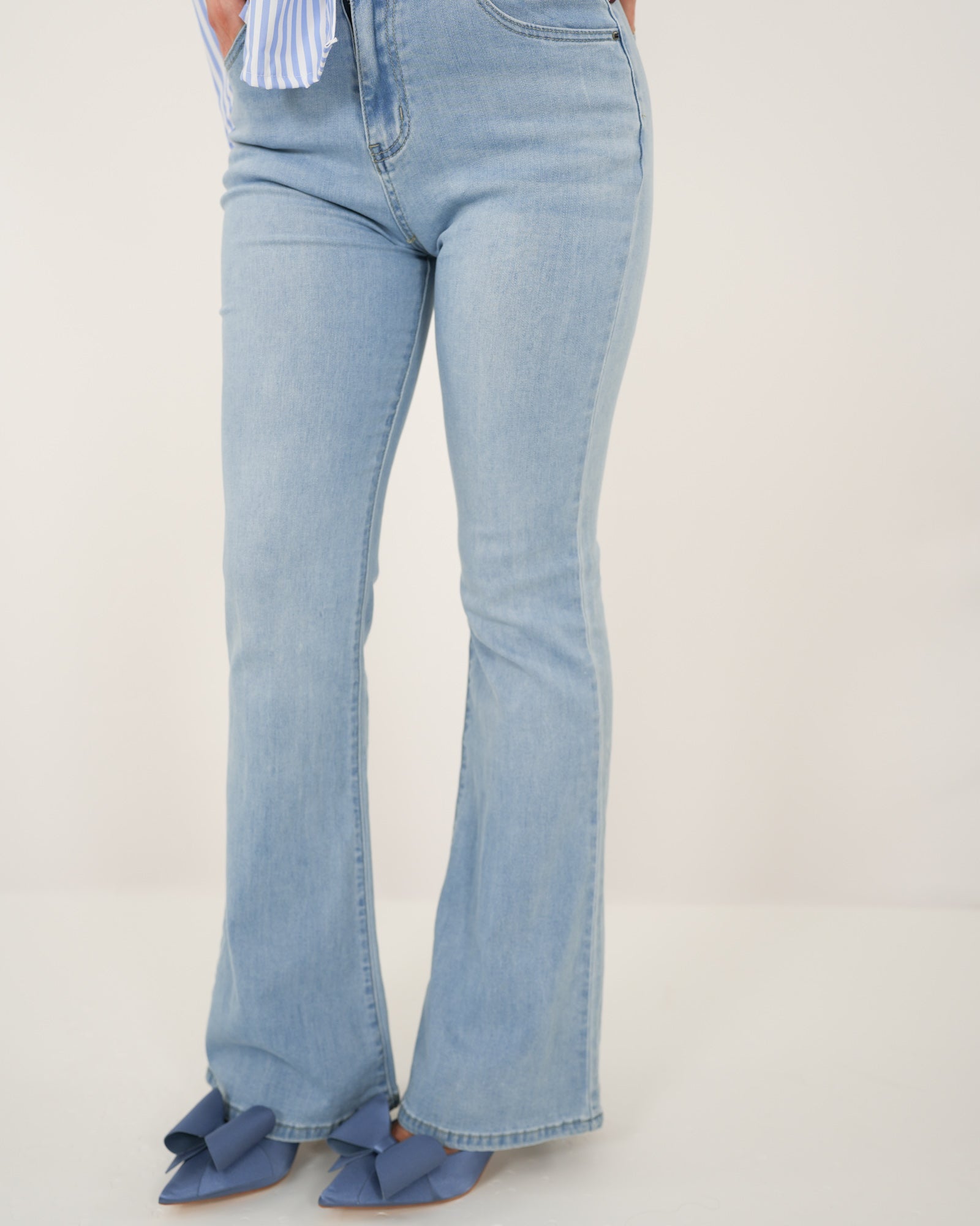JEANS ZAMPA "Dina" in paleTTe. abbigliamento