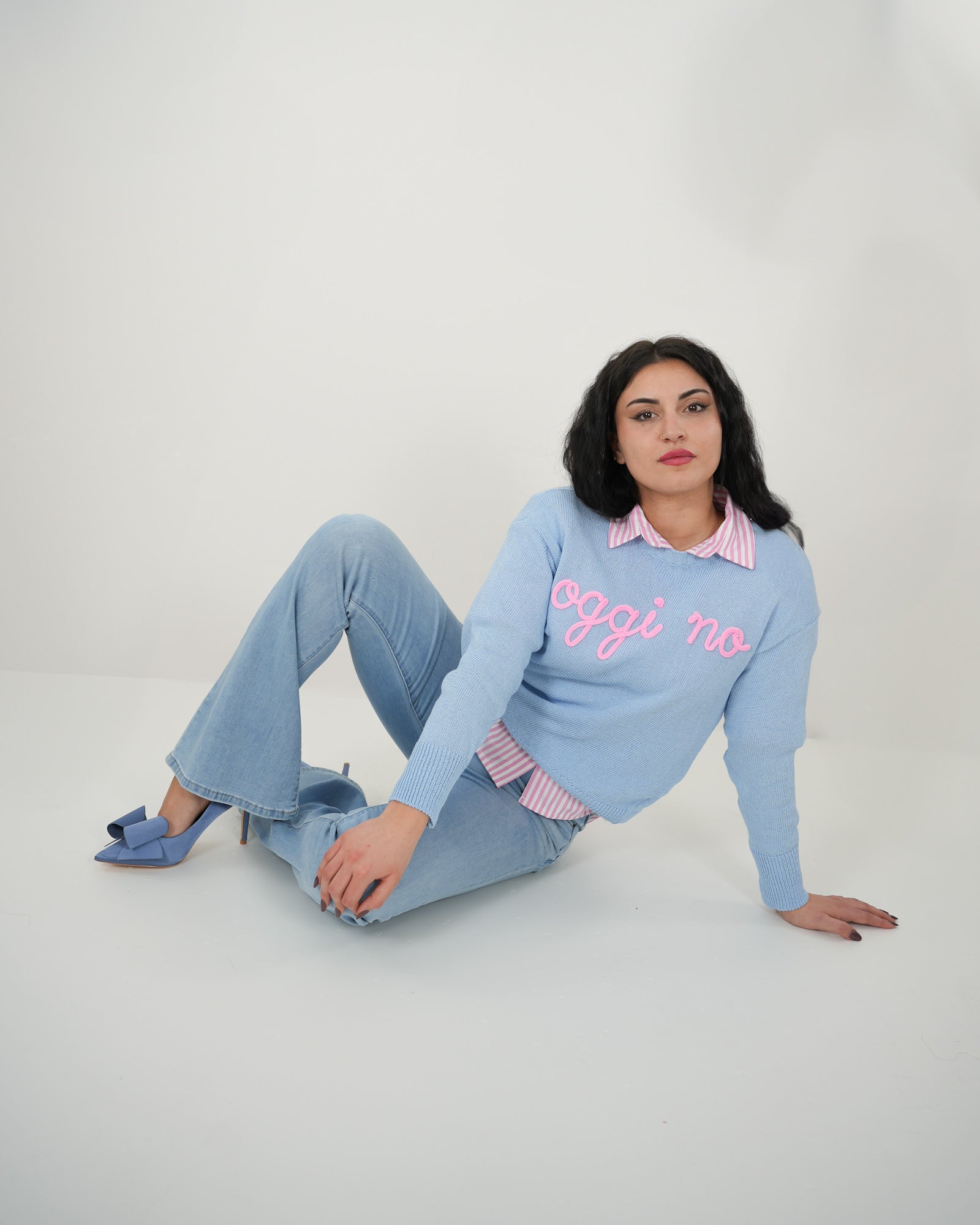 MAGLIA "Oggi no" AZZURRA in paleTTe. abbigliamento