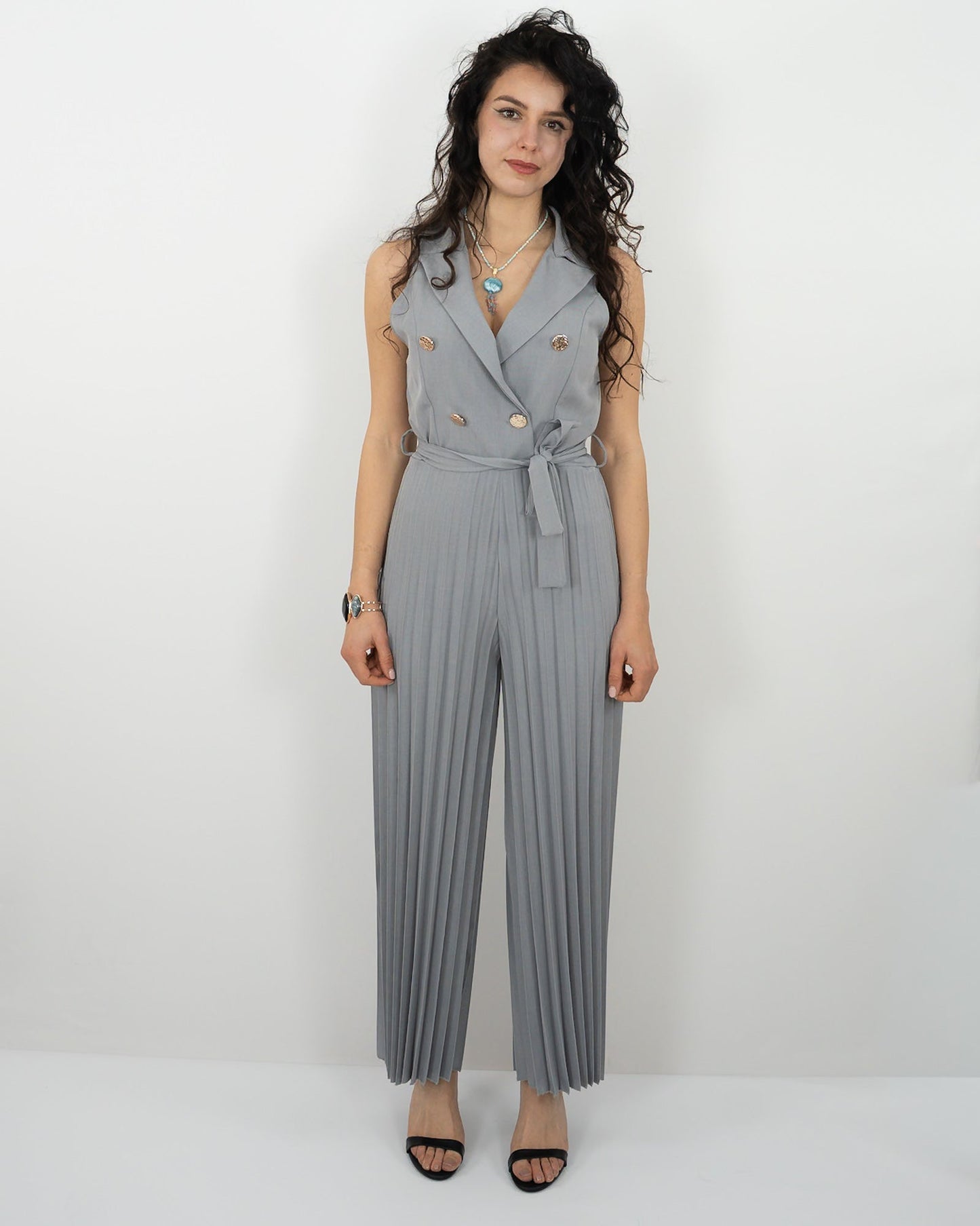 JUMPSUIT ELEGANTE CON GAMBA PLISSÉ in paleTTe. abbigliamento