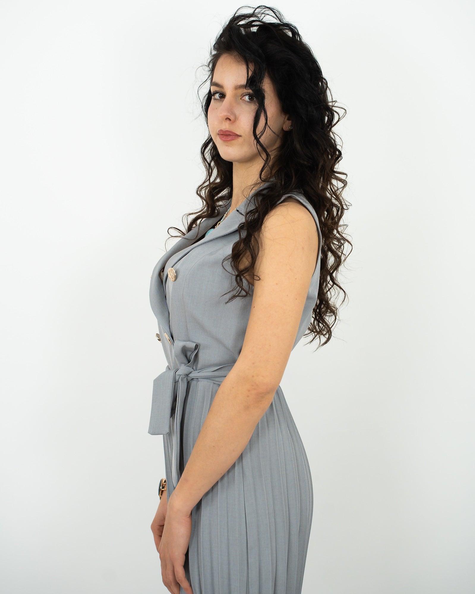JUMPSUIT ELEGANTE CON GAMBA PLISSÉ in paleTTe. abbigliamento