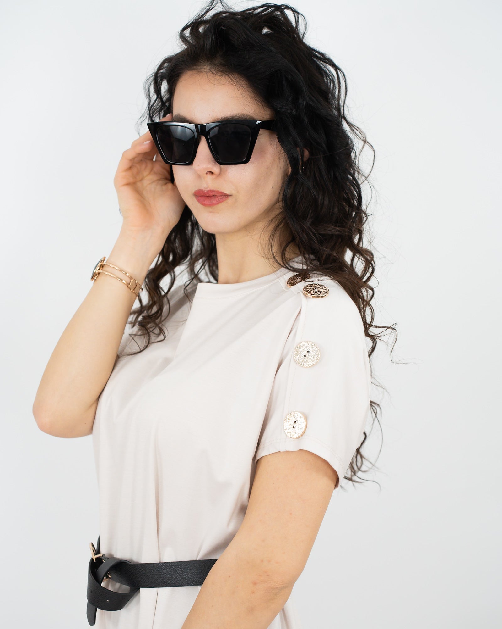 VESTITO DETTAGLIO MANICA - mandorla in paleTTe. abbigliamento