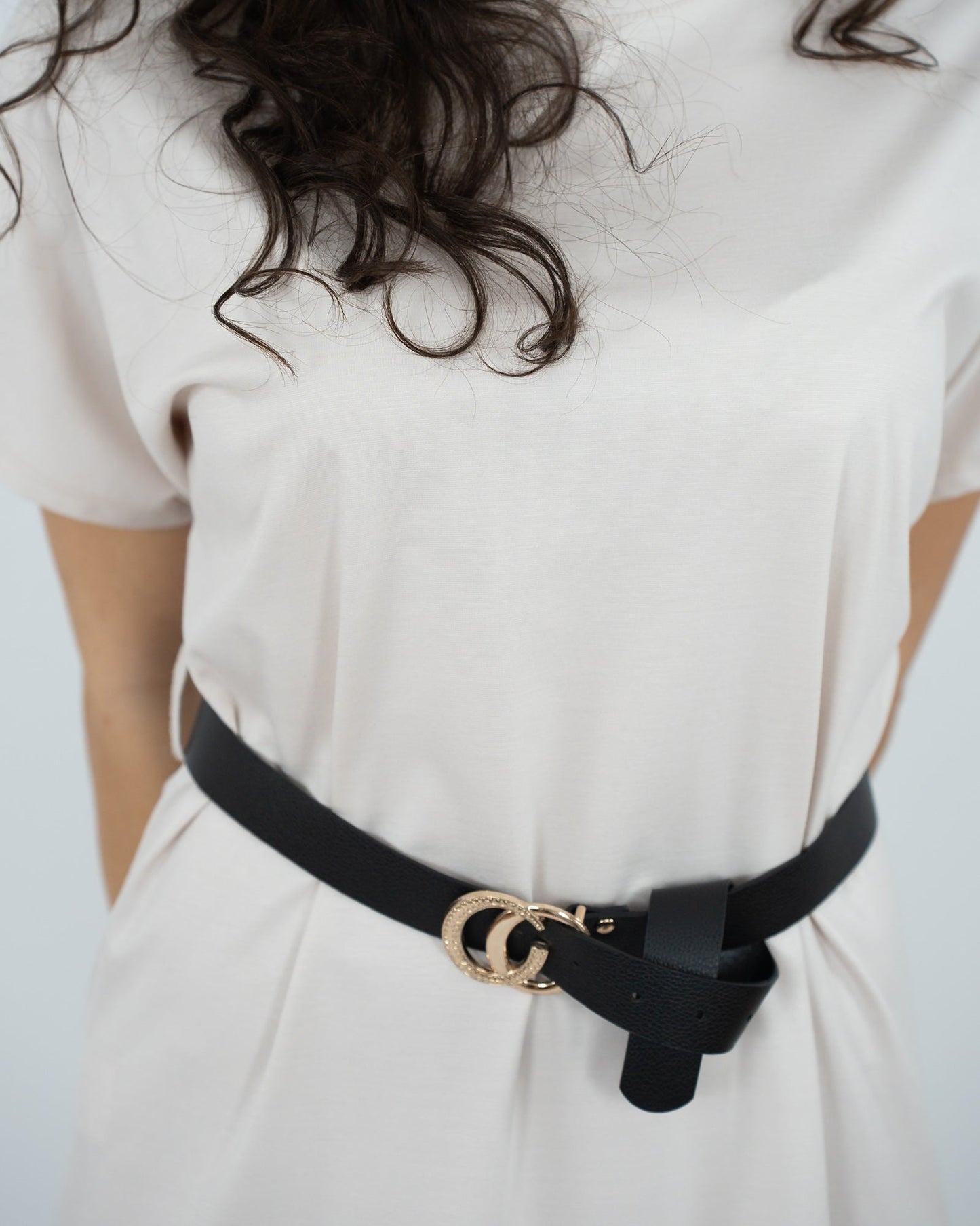 VESTITO DETTAGLIO MANICA - mandorla in paleTTe. abbigliamento