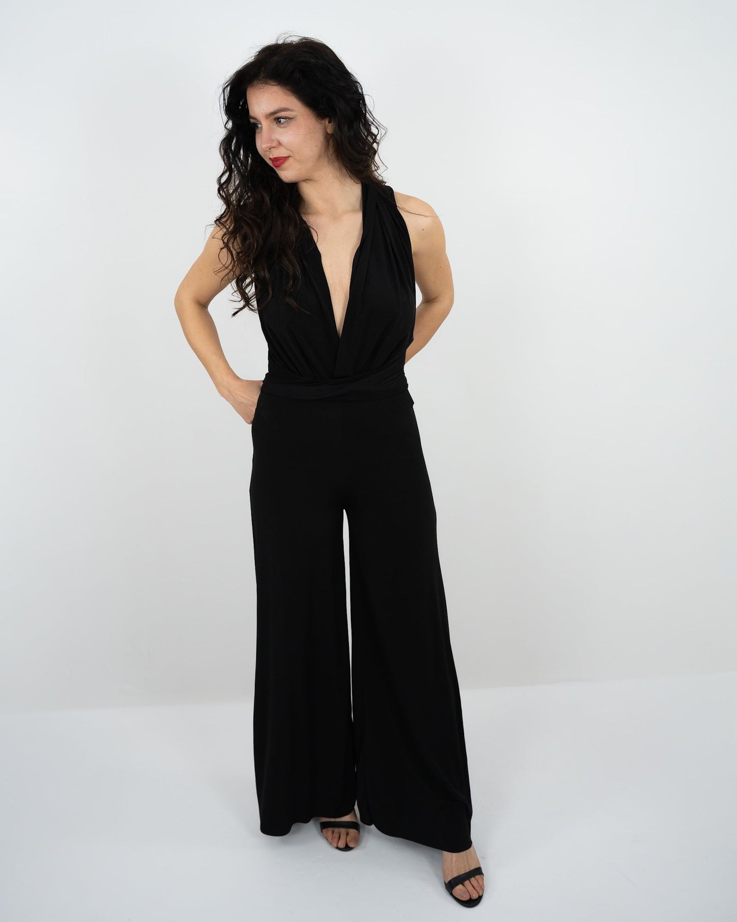 JUMPSUIT CON INCROCIO SUL RETRO in paleTTe. abbigliamento