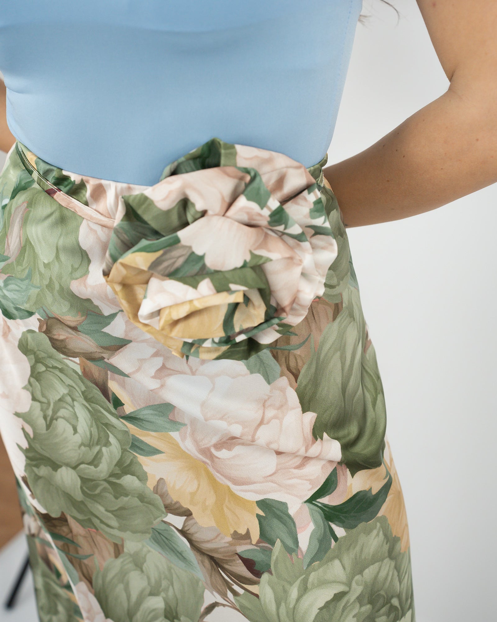 GONNA FIORATA - verde in paleTTe. abbigliamento
