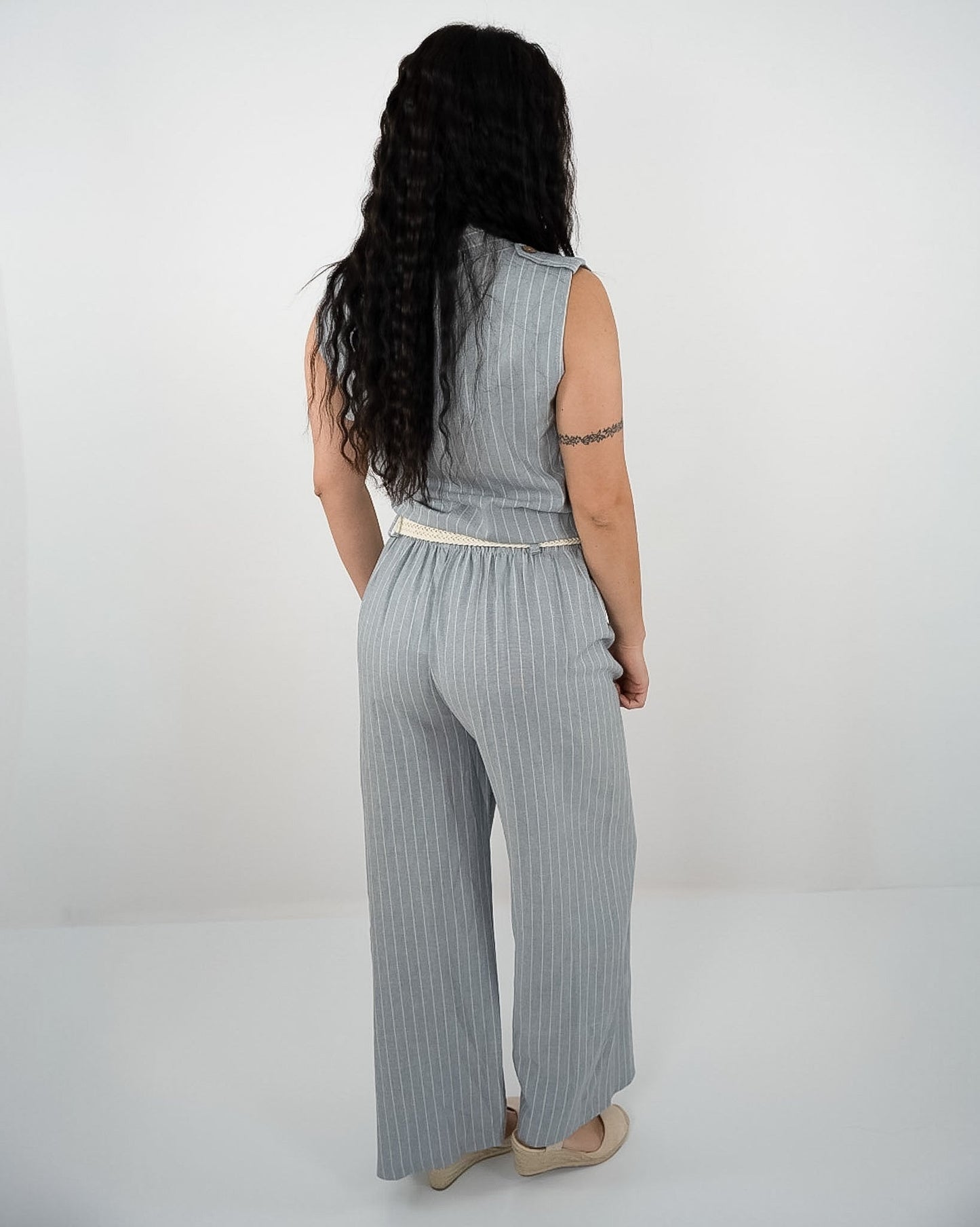 Pantalone set grigio in paleTTe. abbigliamento