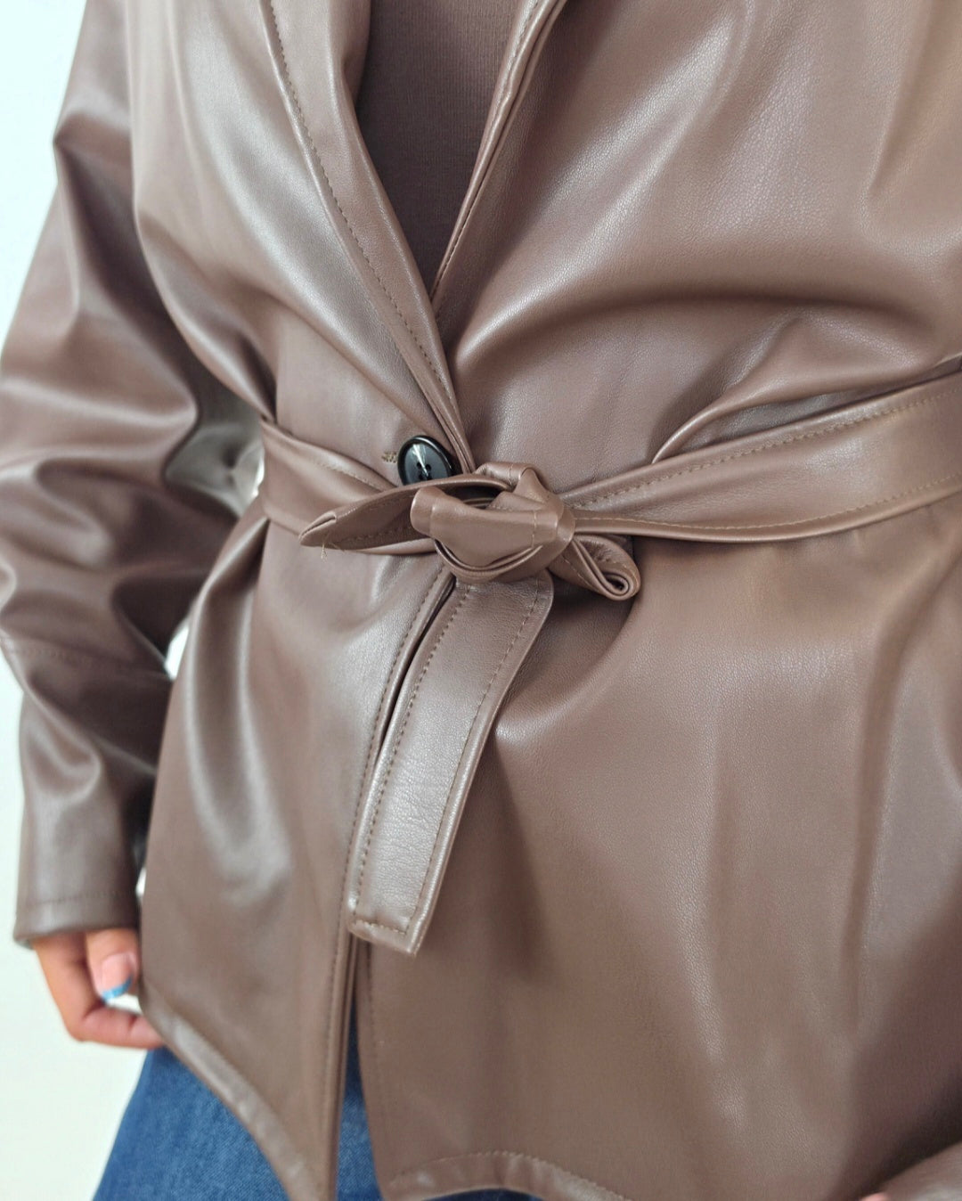 Giacca in ecopelle con cintura Capospalla Donna marrone in paleTTe. abbigliamento